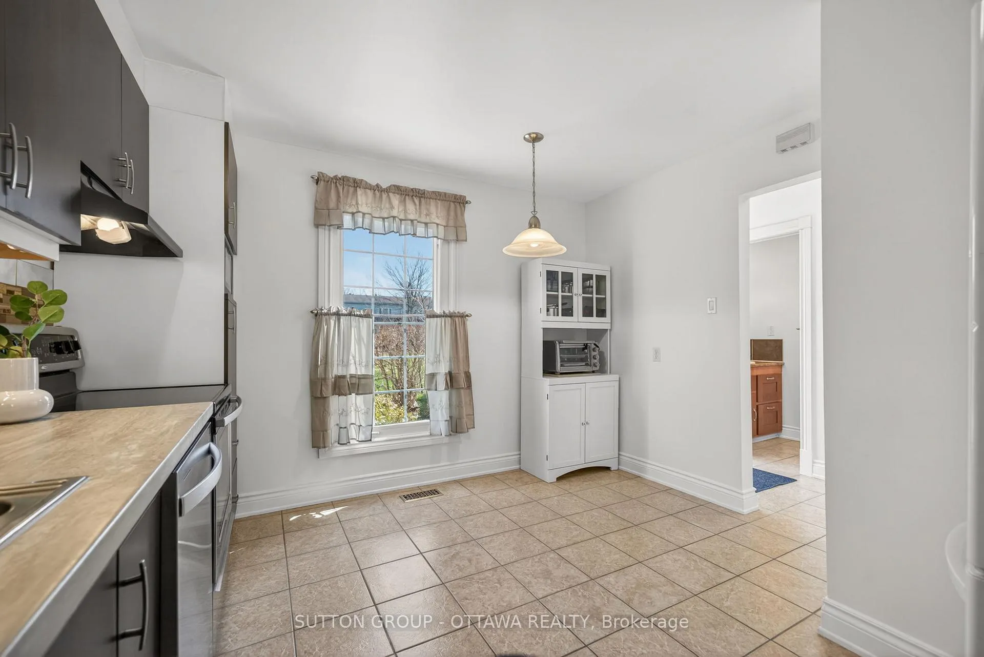 Photo 8 of 285 Monterey Drive, Ottawa, Leslie Park — HOMEH