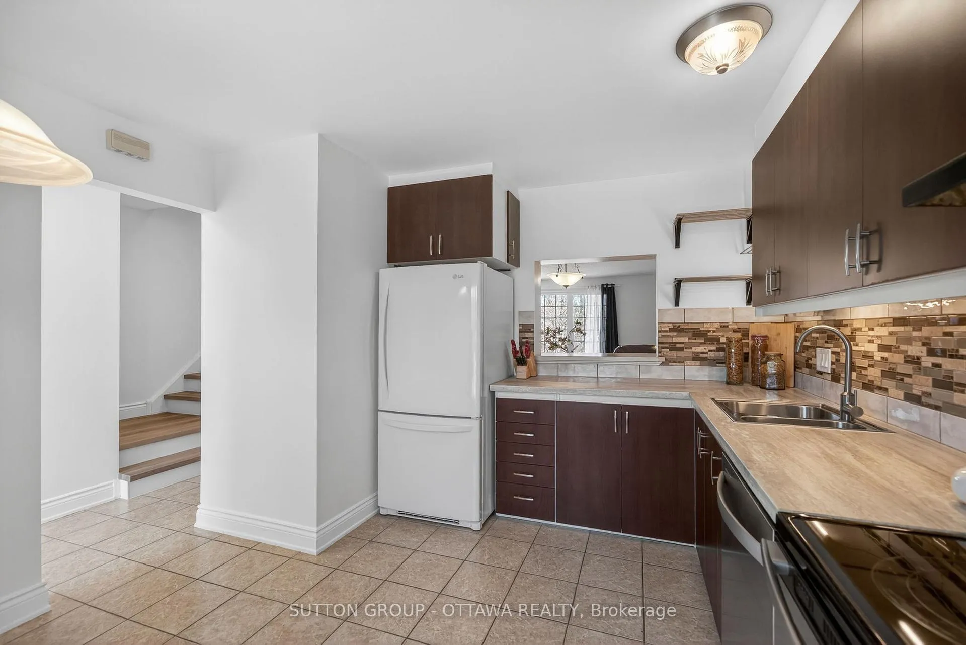Photo 9 of 285 Monterey Drive, Ottawa, Leslie Park — HOMEH