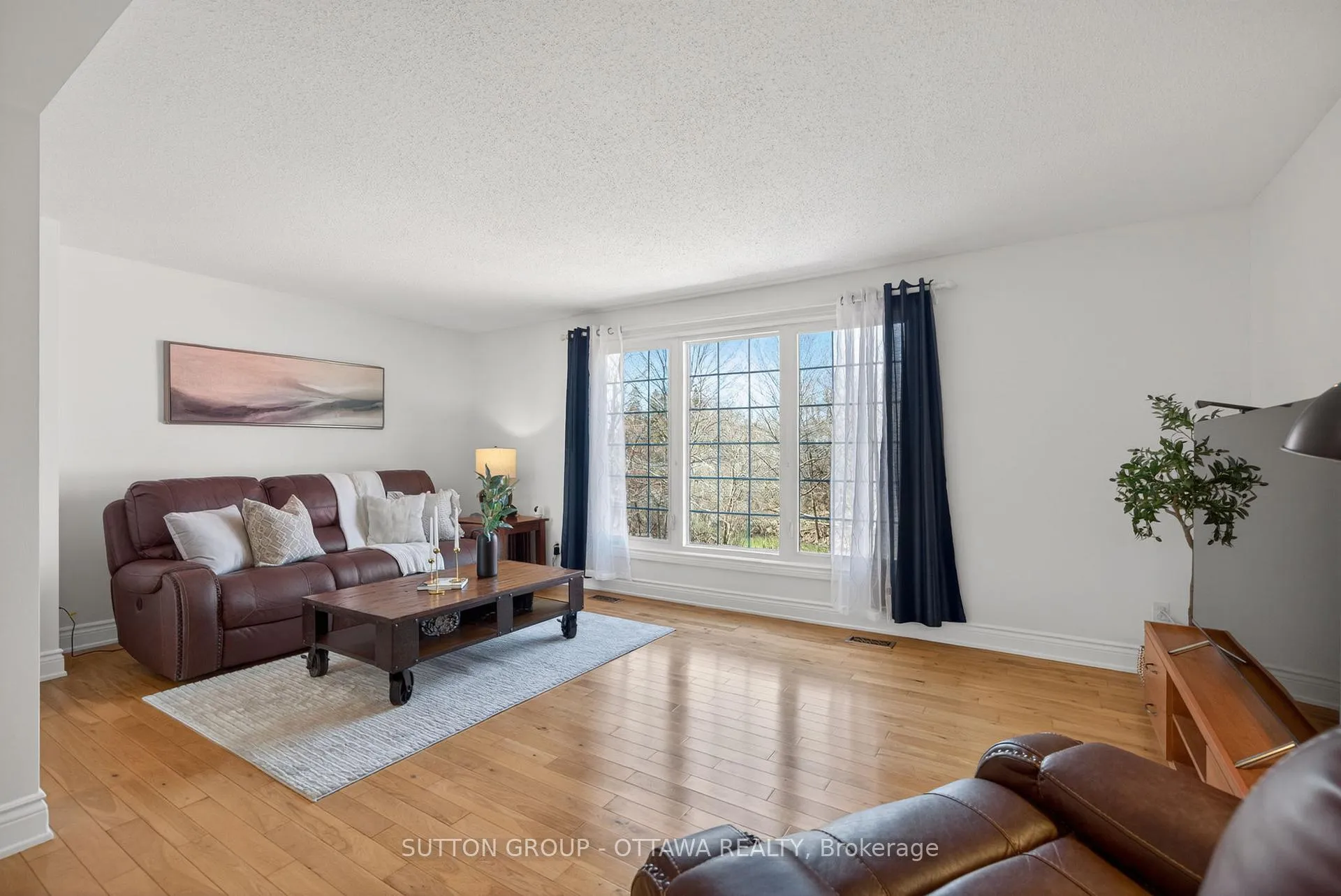 Photo 10 of 285 Monterey Drive, Ottawa, Leslie Park — HOMEH