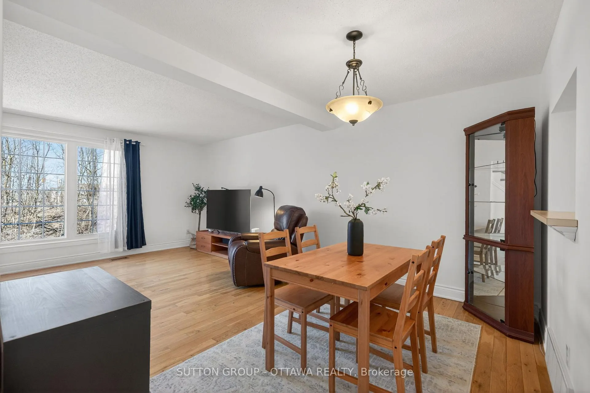 Photo 13 of 285 Monterey Drive, Ottawa, Leslie Park — HOMEH