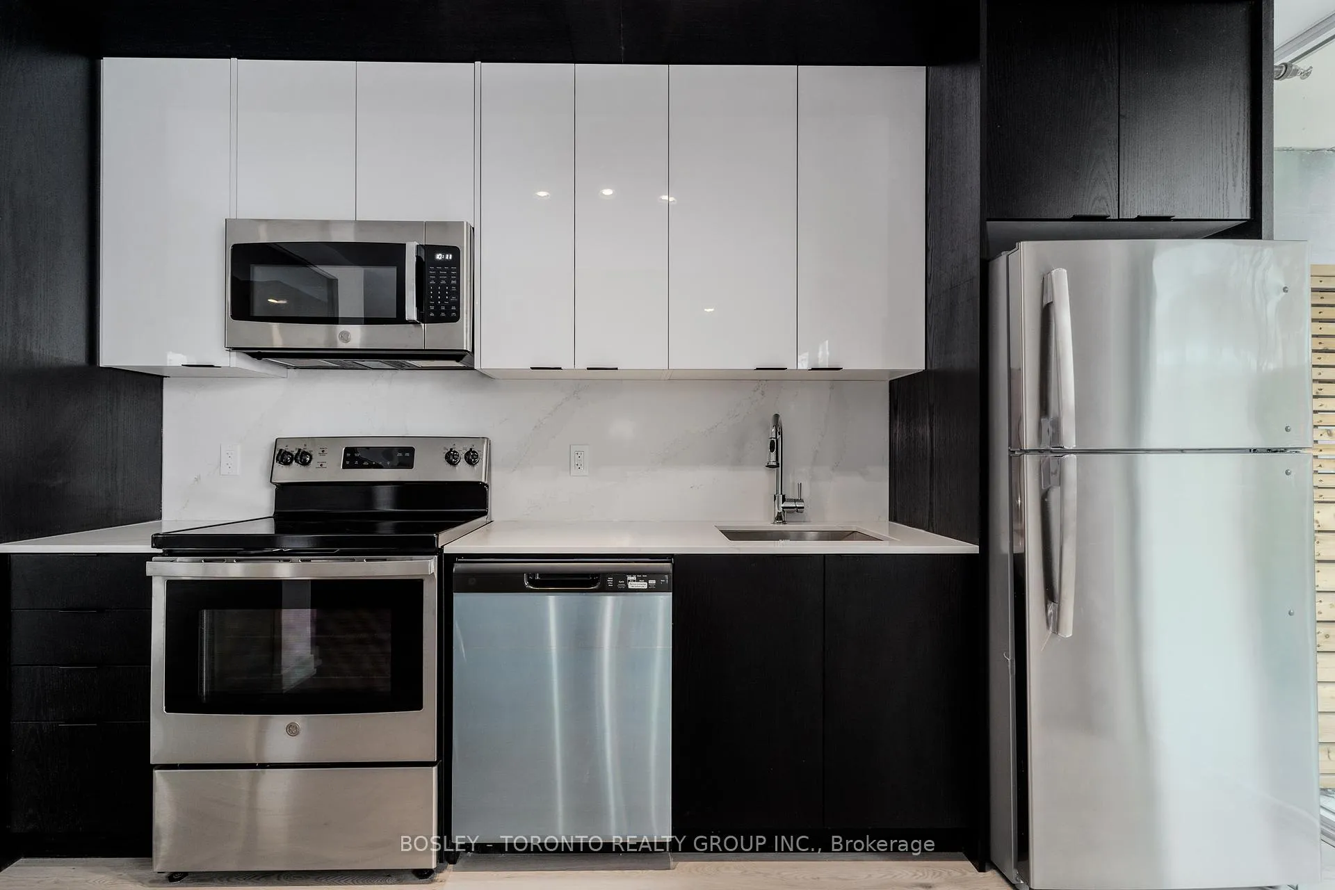 Photo 6 of Unit 106, 3 Cardiff Road, Toronto, Mount Pleasant East — HOMEH