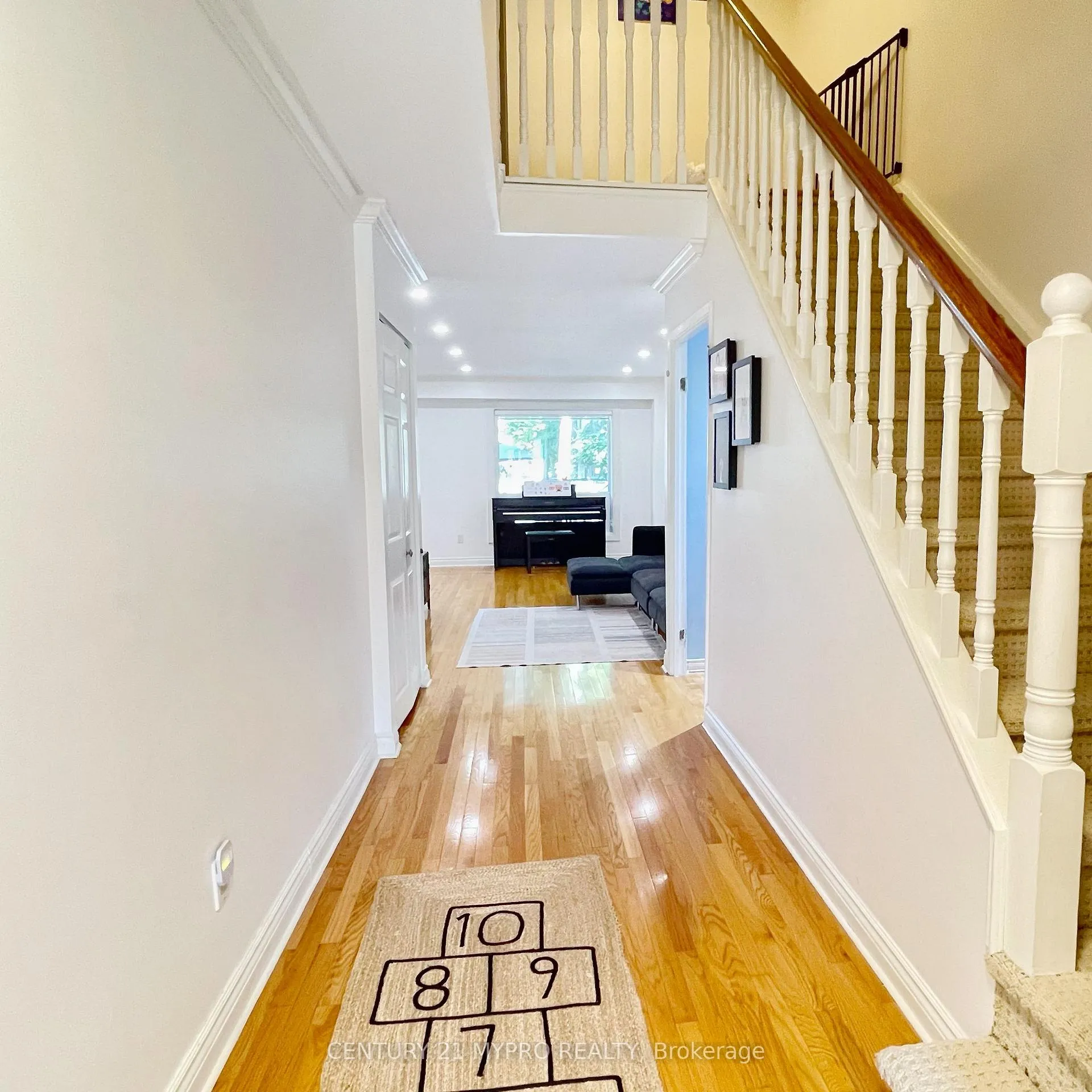 Photo 2 of 58 Knightsbridge Way, Markham, Markham Village — HOMEH