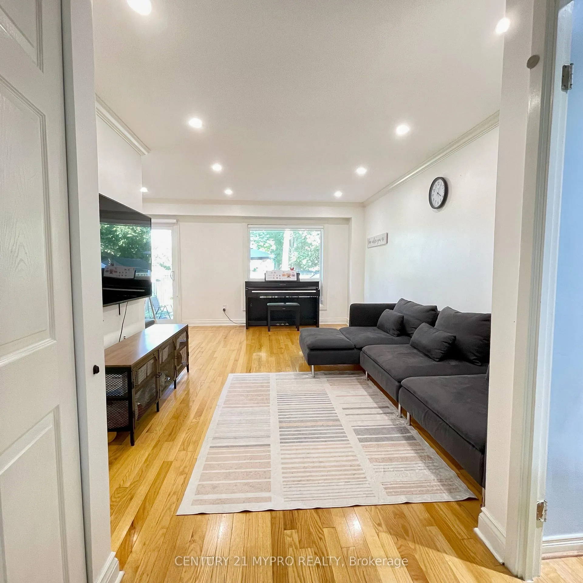 Photo 3 of 58 Knightsbridge Way, Markham, Markham Village — HOMEH