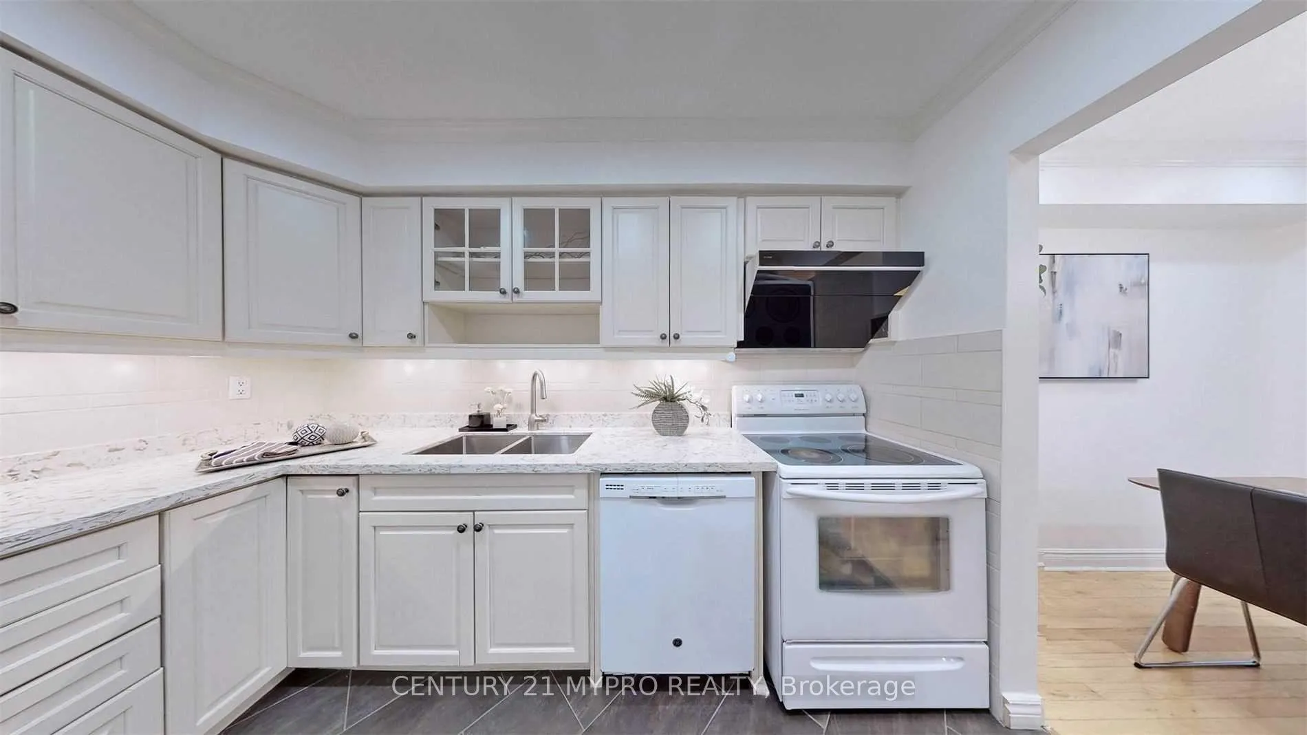 Photo 6 of 58 Knightsbridge Way, Markham, Markham Village — HOMEH