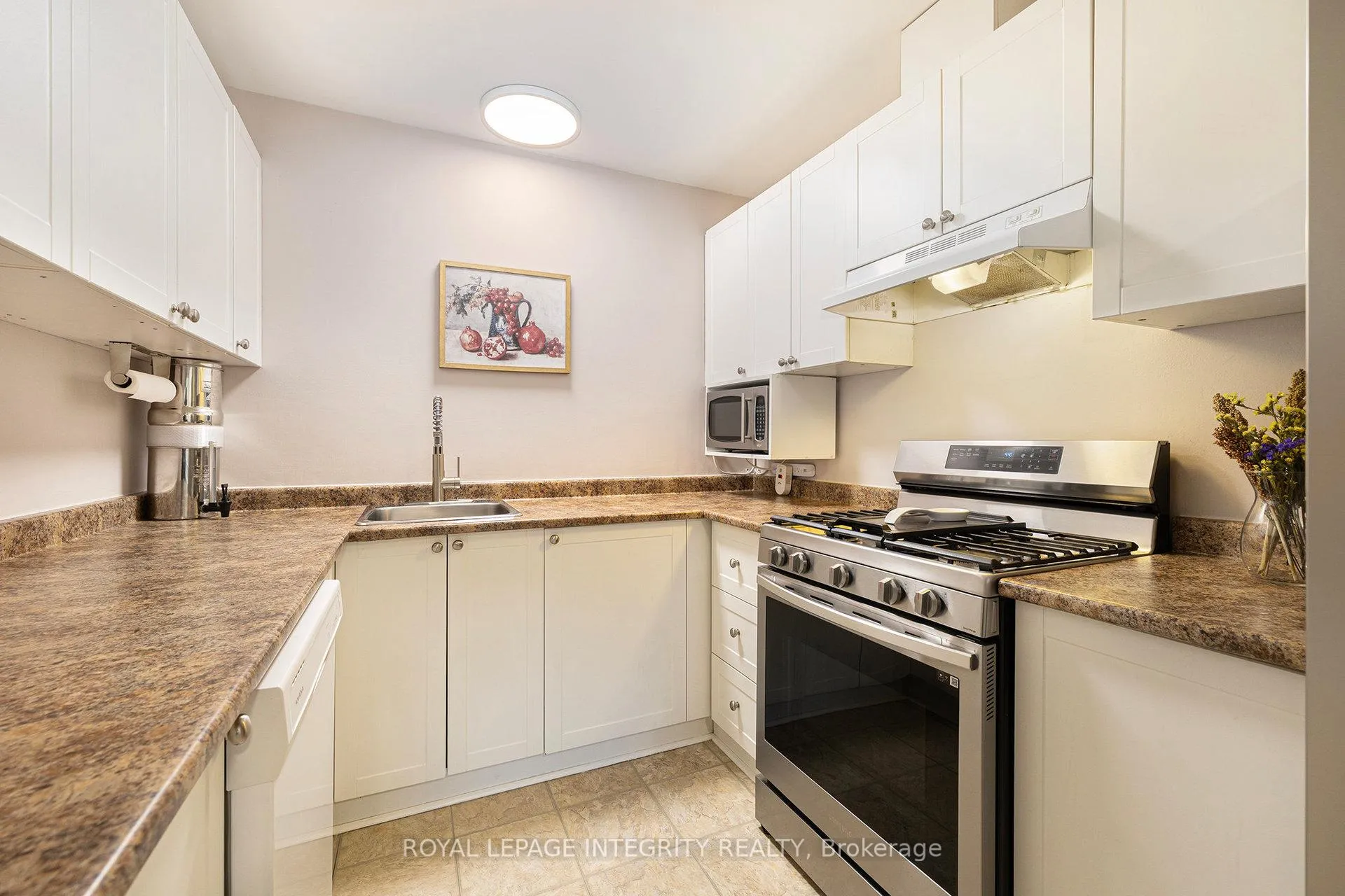 Photo 16 of 142 Salter Crescent, Ottawa, Kanata - Beaverbrook — HOMEH