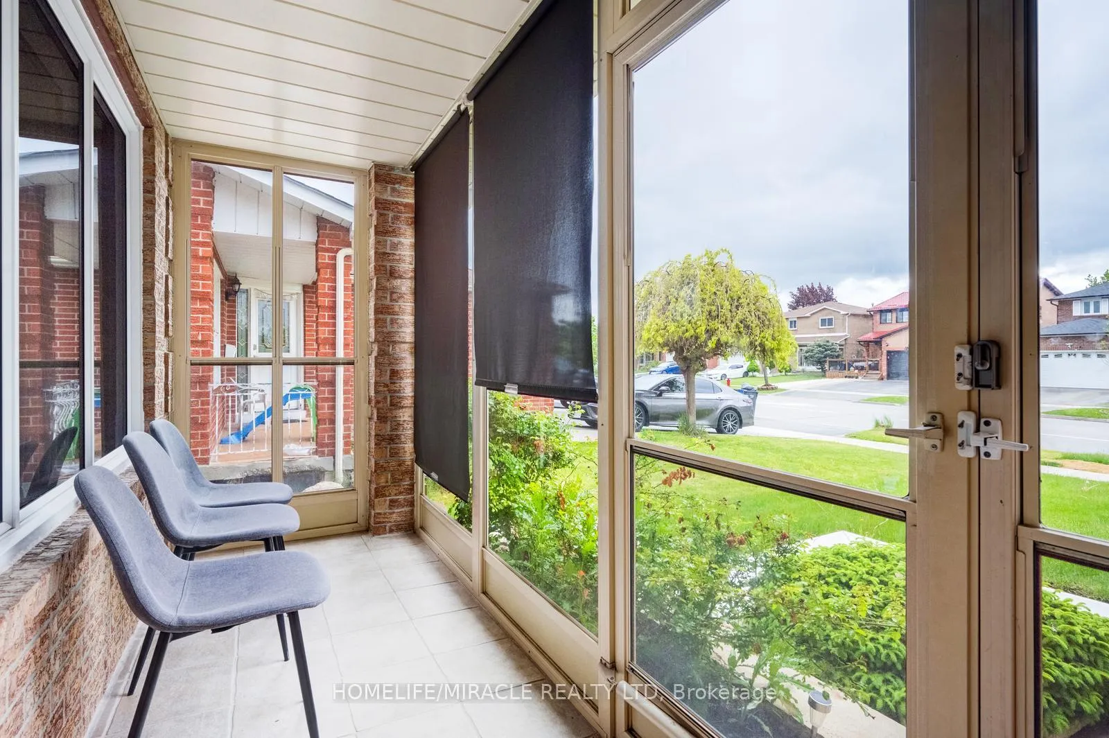 Photo 3 of 309 Conestoga Drive, Brampton, Heart Lake West — HOMEH