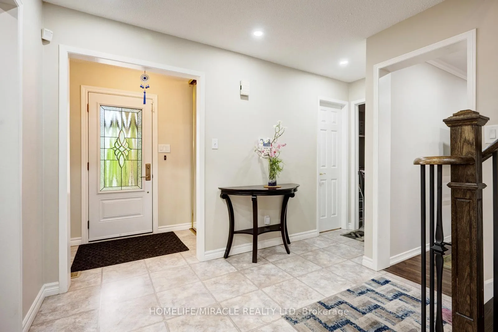 Photo 5 of 309 Conestoga Drive, Brampton, Heart Lake West — HOMEH