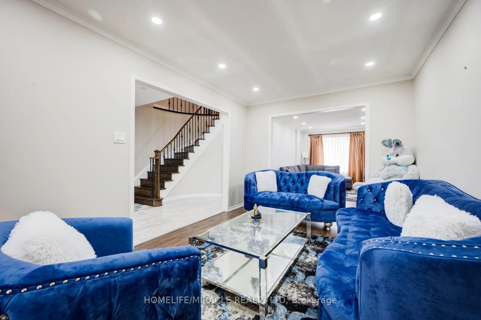 Photo 7 of 309 Conestoga Drive, Brampton, Heart Lake West — HOMEH