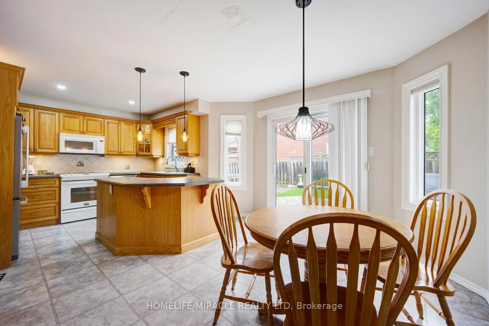 Photo 13 of 309 Conestoga Drive, Brampton, Heart Lake West — HOMEH