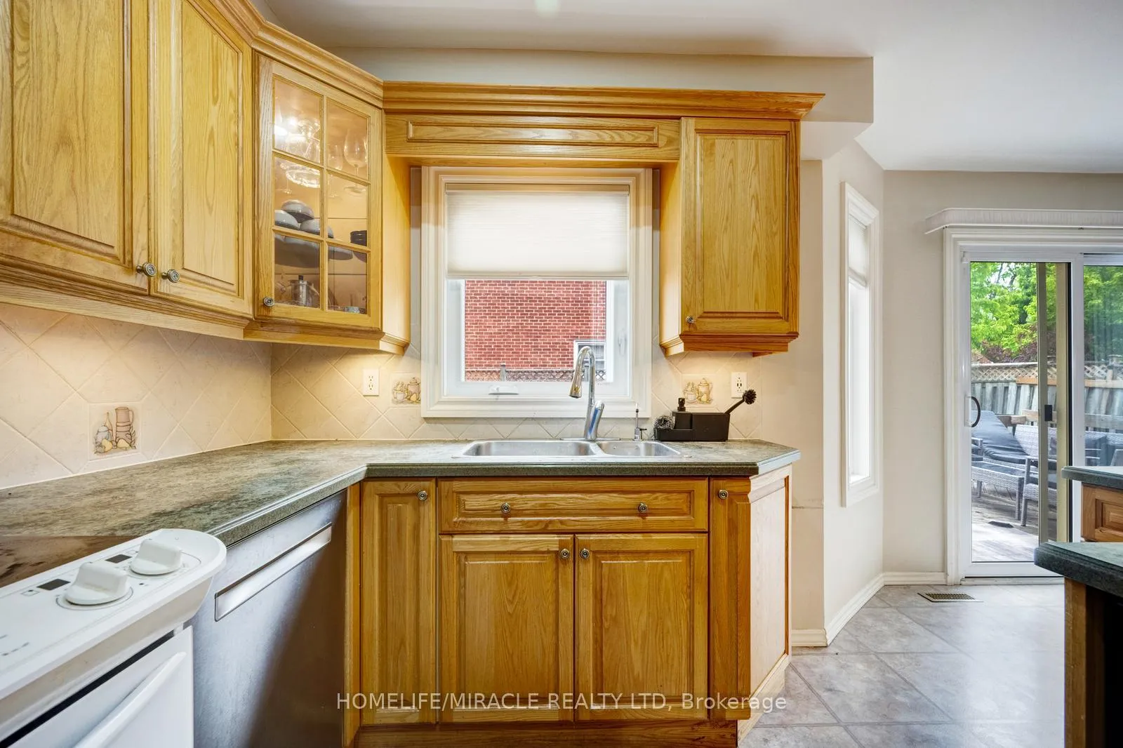 Photo 17 of 309 Conestoga Drive, Brampton, Heart Lake West — HOMEH