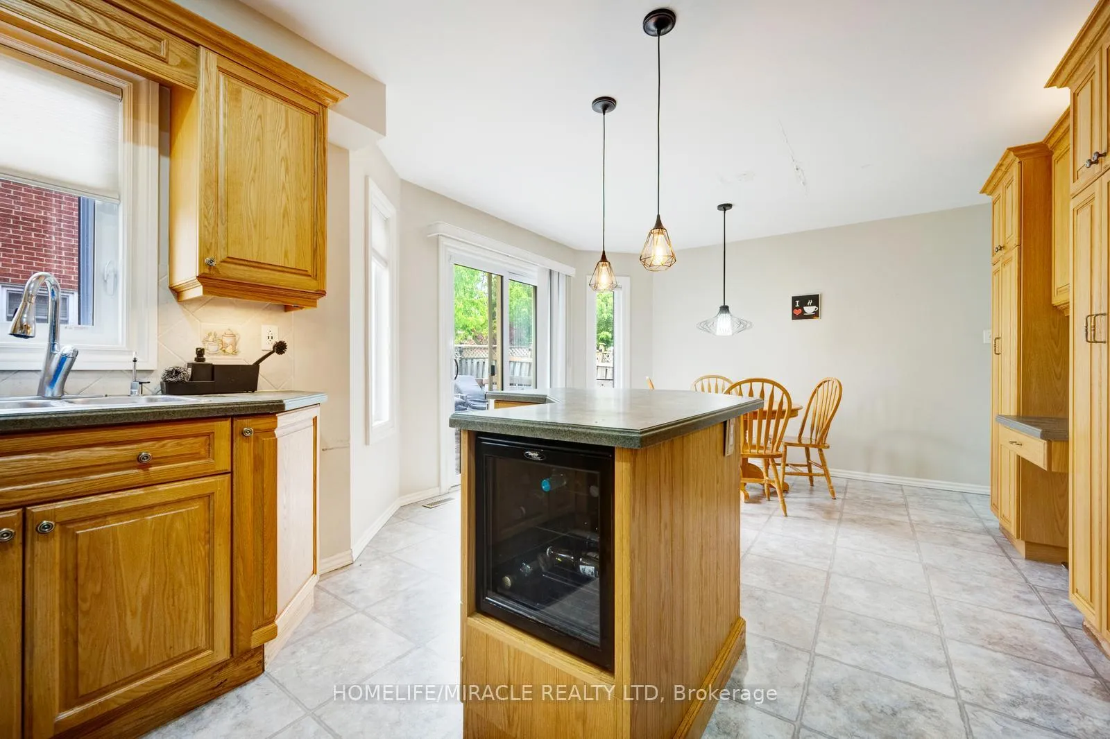 Photo 18 of 309 Conestoga Drive, Brampton, Heart Lake West — HOMEH