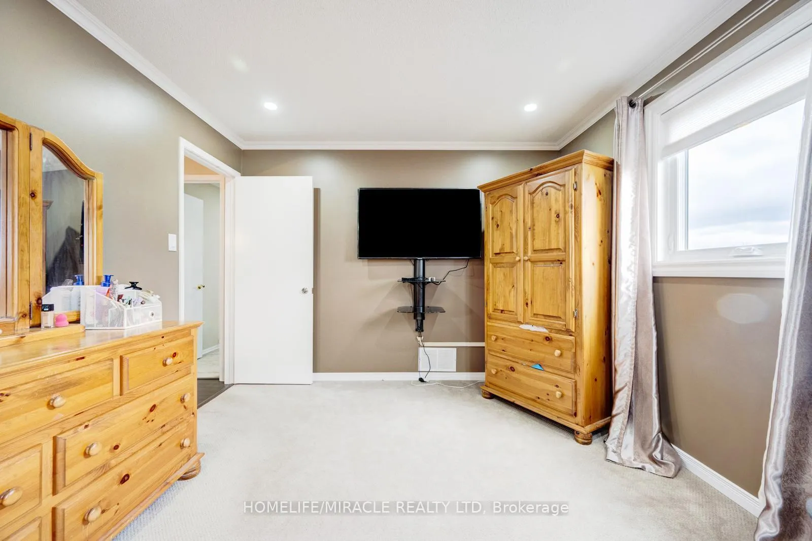 Photo 31 of 309 Conestoga Drive, Brampton, Heart Lake West — HOMEH
