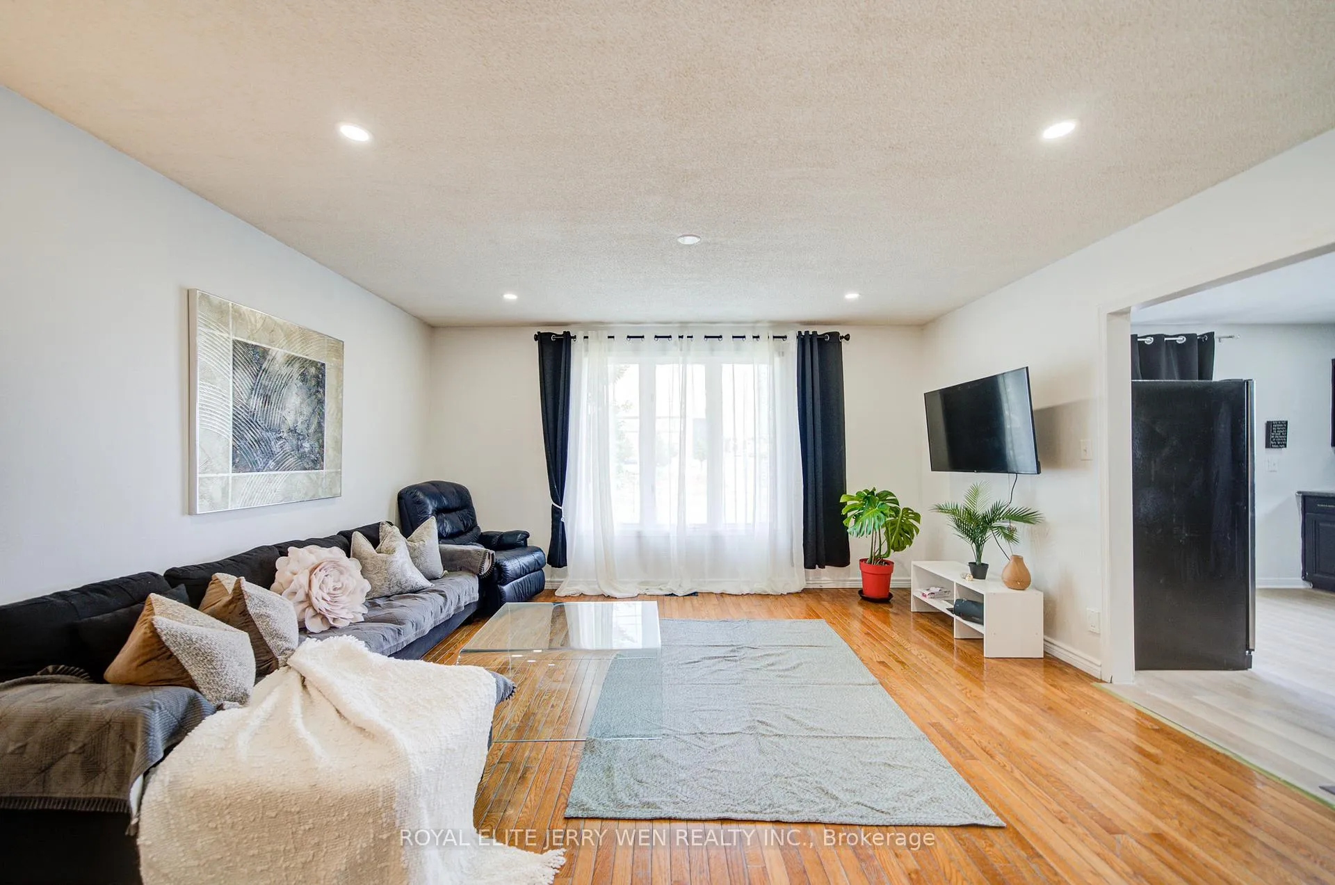 Photo 10 of 1402 Wilson Road N, Oshawa, Samac — HOMEH
