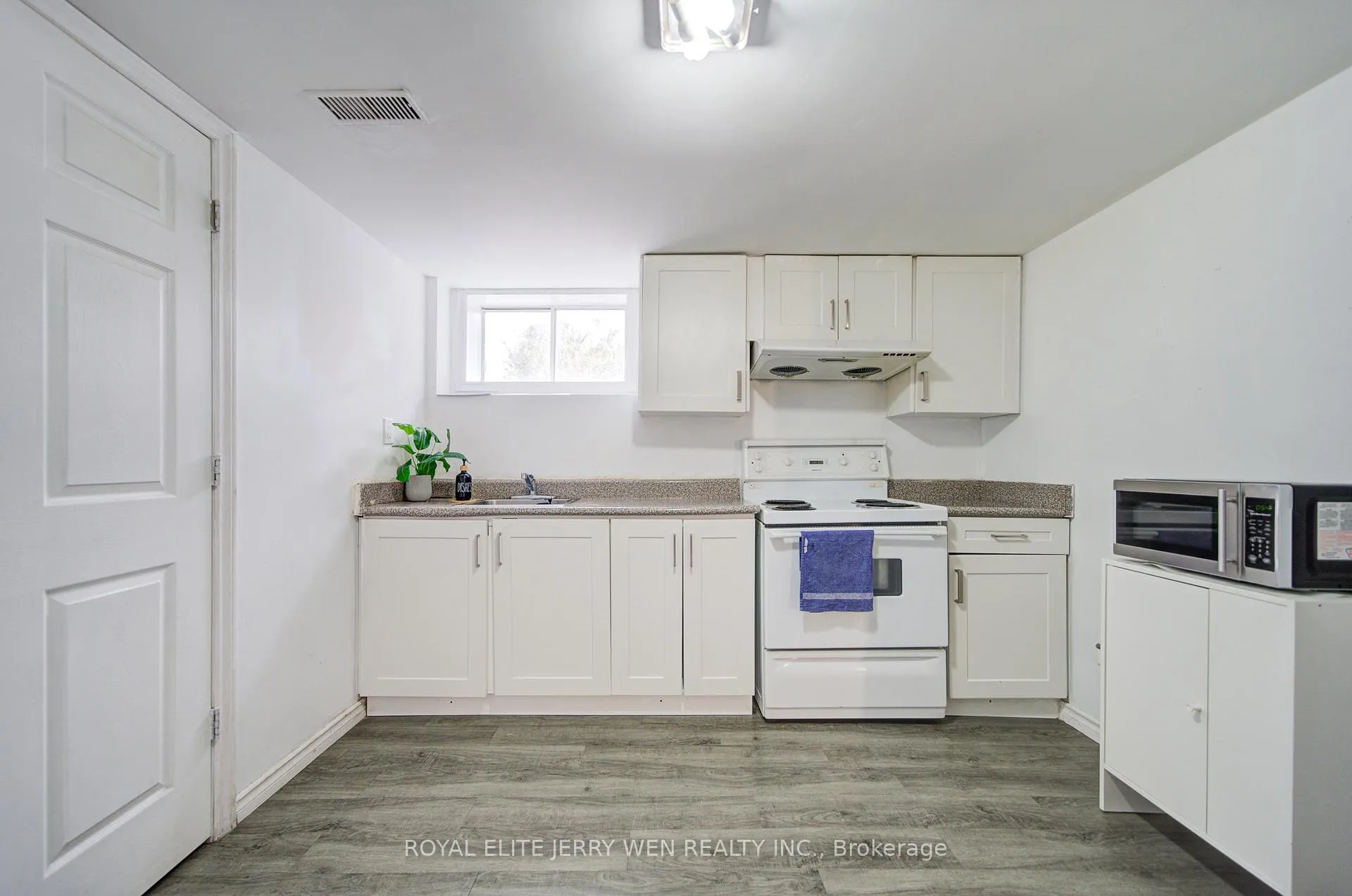 Photo 24 of 1402 Wilson Road N, Oshawa, Samac — HOMEH