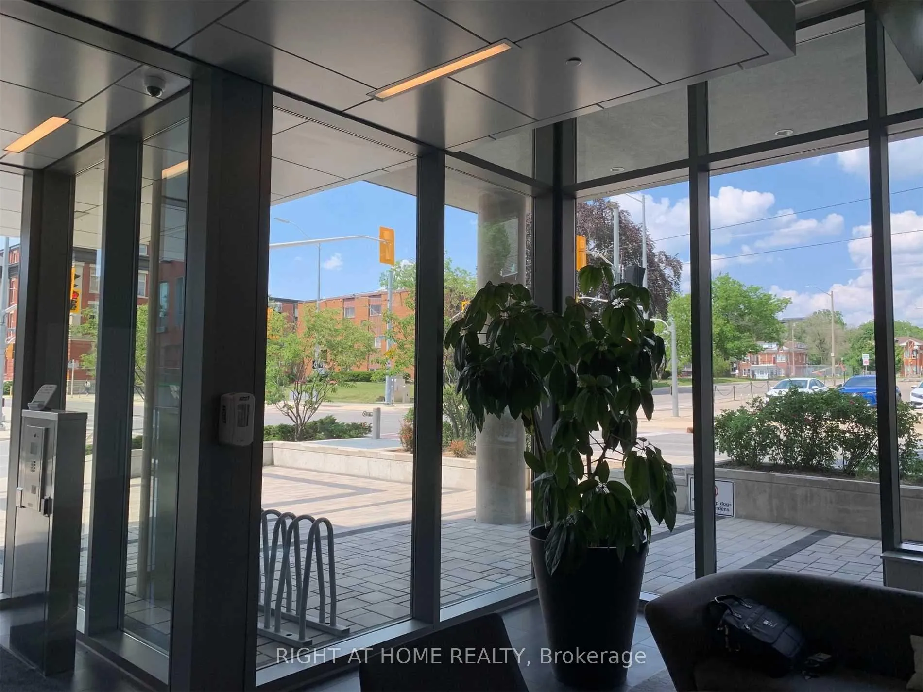 Photo 9 of Unit 1609, 85 Duke Street W, Kitchener, City Commercial Core — HOMEH