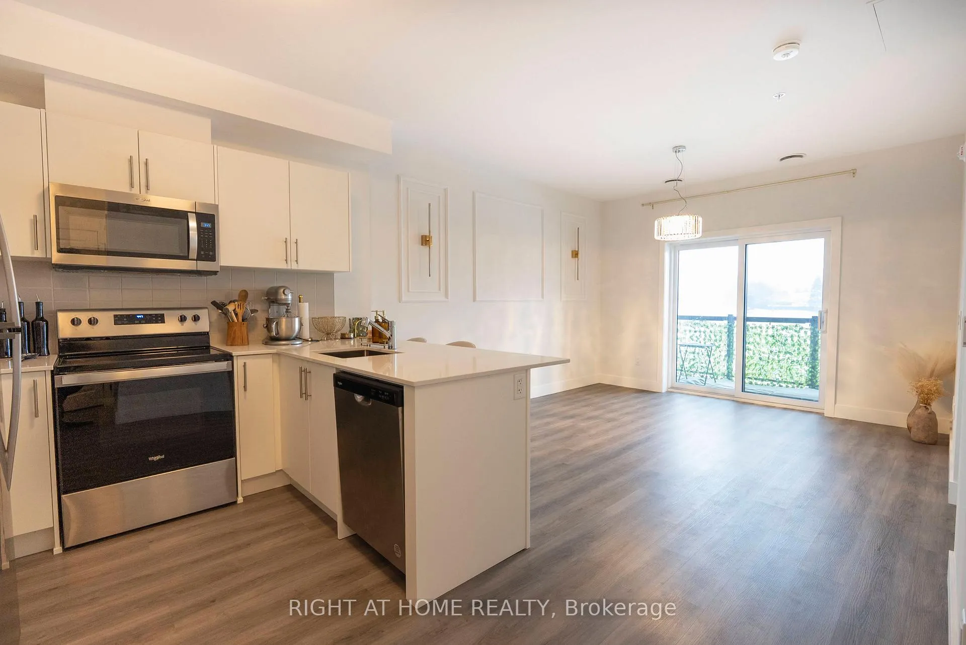 Photo 3 of Unit 302, 1000 Lackner Place E, Kitchener — HOMEH