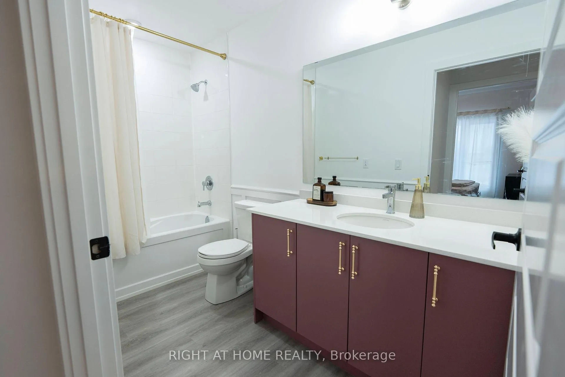 Photo 7 of Unit 302, 1000 Lackner Place E, Kitchener — HOMEH