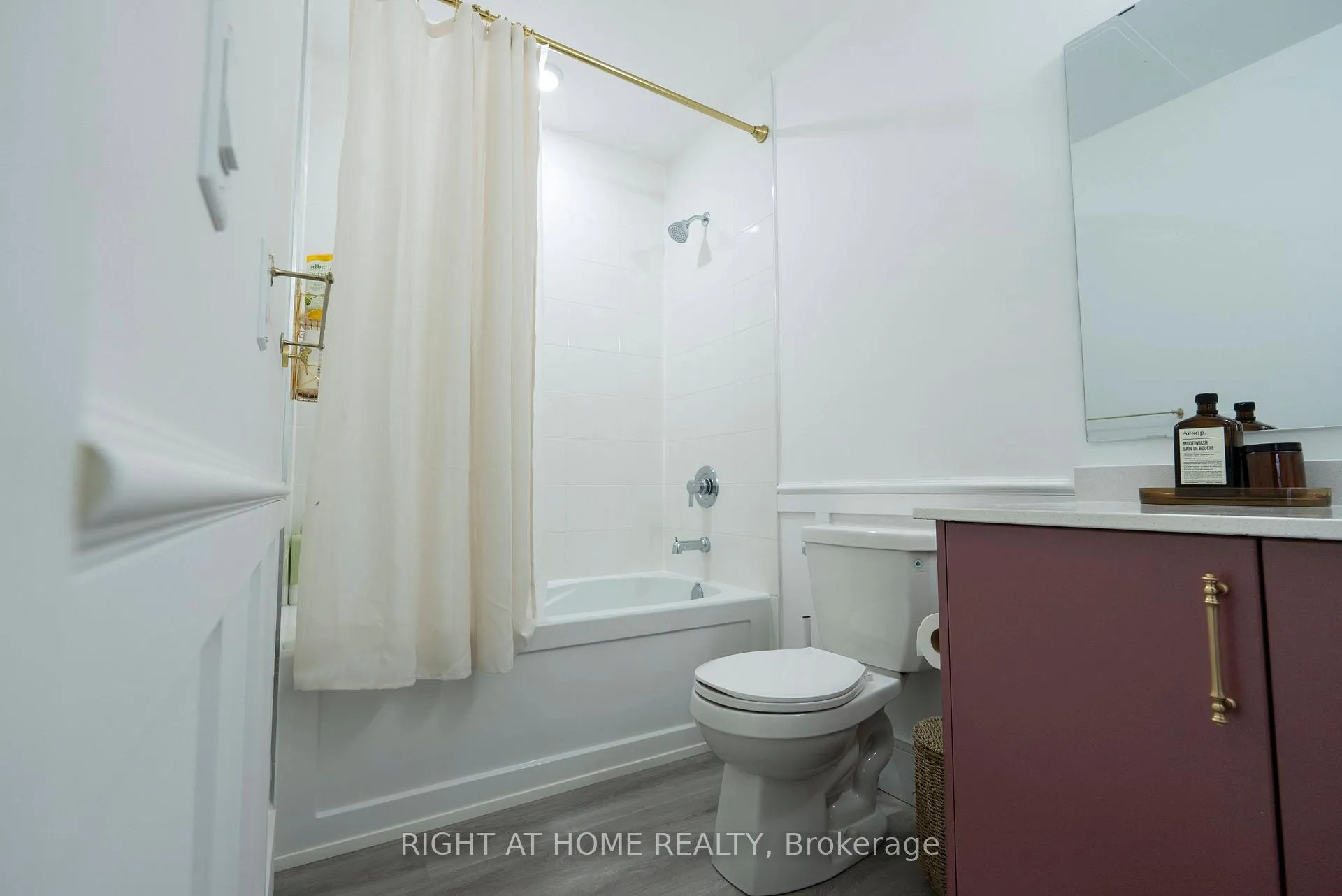 Photo 8 of Unit 302, 1000 Lackner Place E, Kitchener — HOMEH