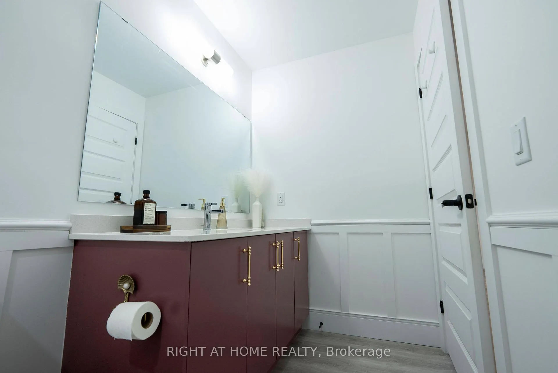 Photo 9 of Unit 302, 1000 Lackner Place E, Kitchener — HOMEH