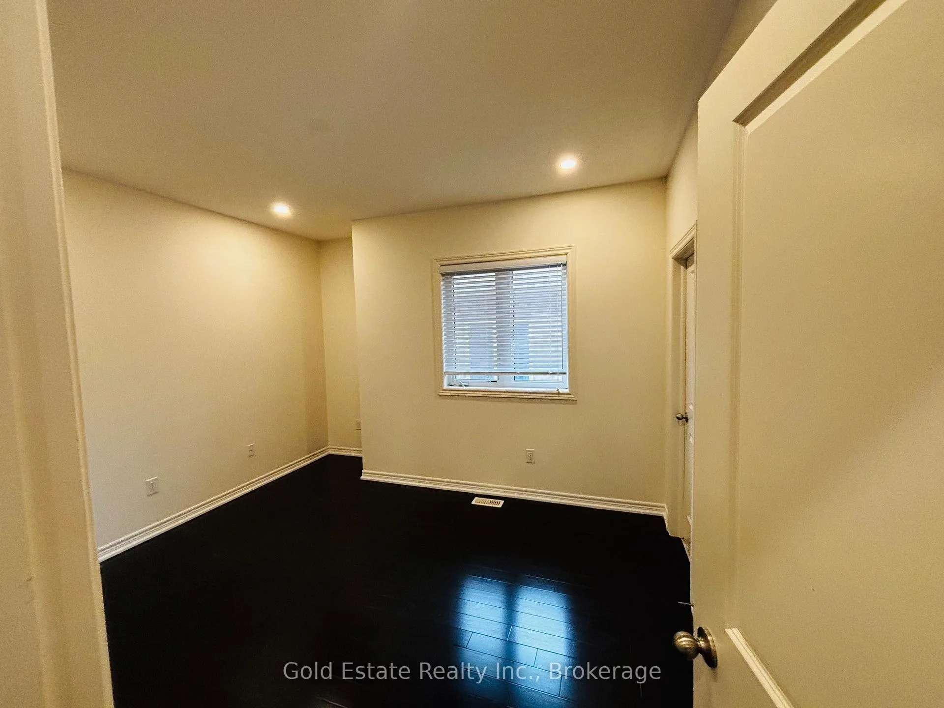 Photo 6 of Unit Upper Unit only, 247 Buick Boulevard, Brampton, Northwest Brampton — HOMEH