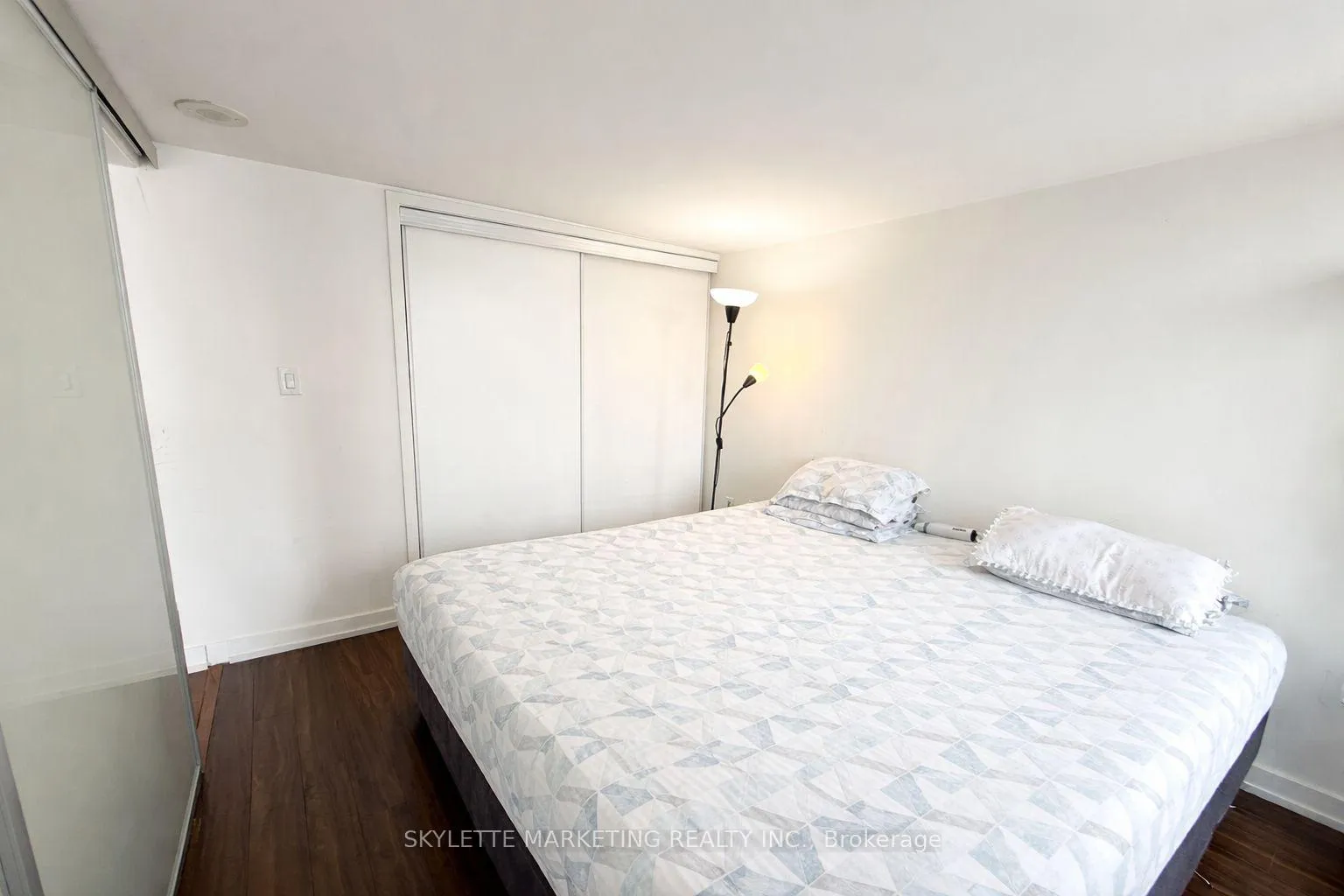 Photo 8 of Unit 505, 8 Telegram Mews, Toronto, Waterfront Communities — HOMEH