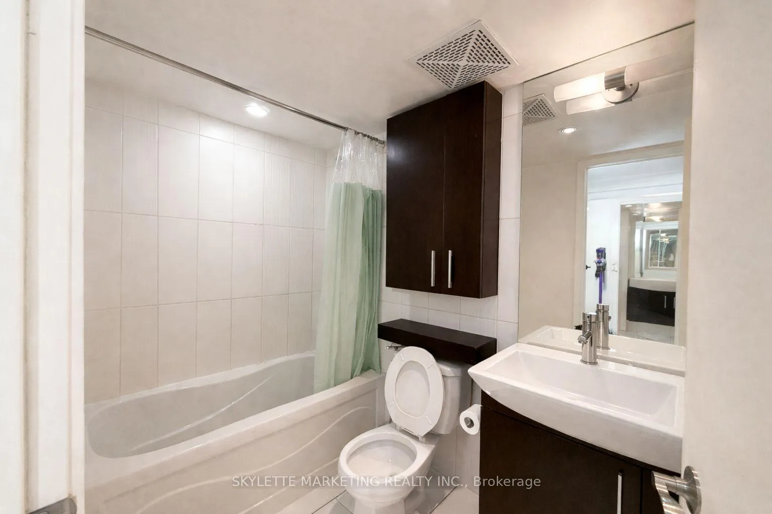 Photo 9 of Unit 505, 8 Telegram Mews, Toronto, Waterfront Communities — HOMEH
