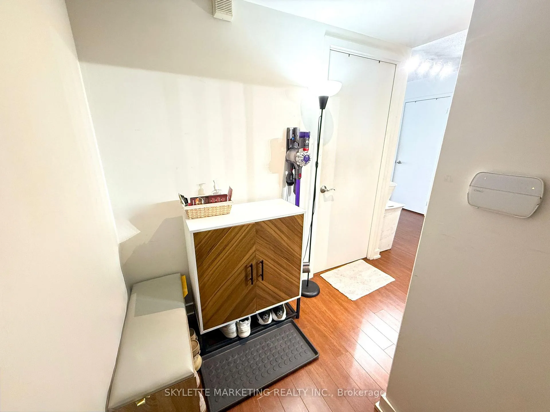 Photo 10 of Unit 505, 8 Telegram Mews, Toronto, Waterfront Communities — HOMEH