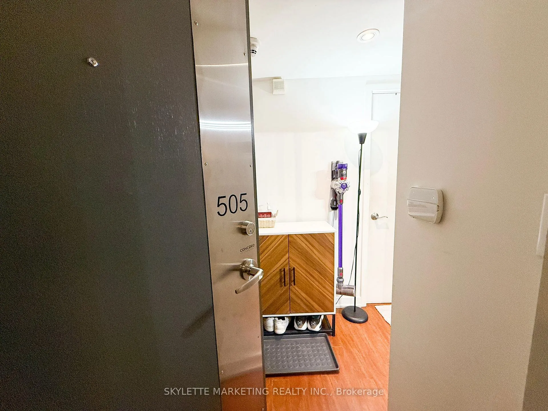 Photo 12 of Unit 505, 8 Telegram Mews, Toronto, Waterfront Communities — HOMEH