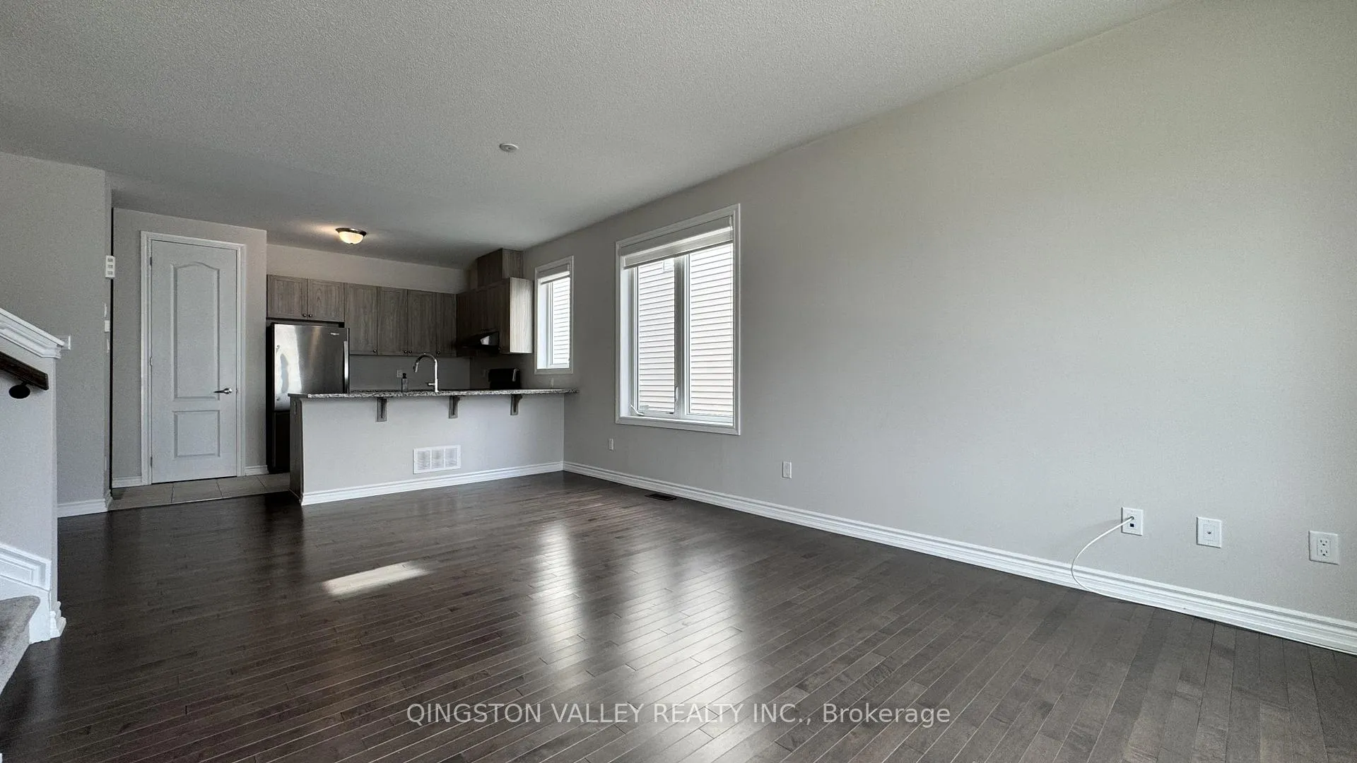 Photo 3 of 820 Horseshoe Falls Way, Ottawa, Barrhaven - Heritage Park — HOMEH