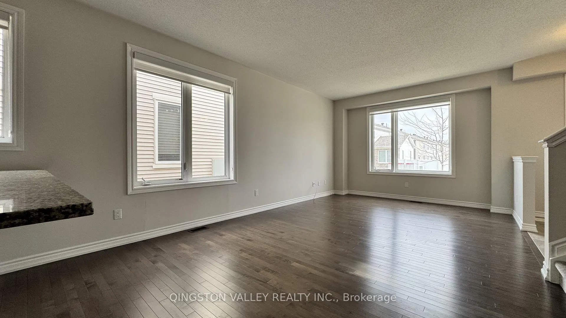 Photo 5 of 820 Horseshoe Falls Way, Ottawa, Barrhaven - Heritage Park — HOMEH