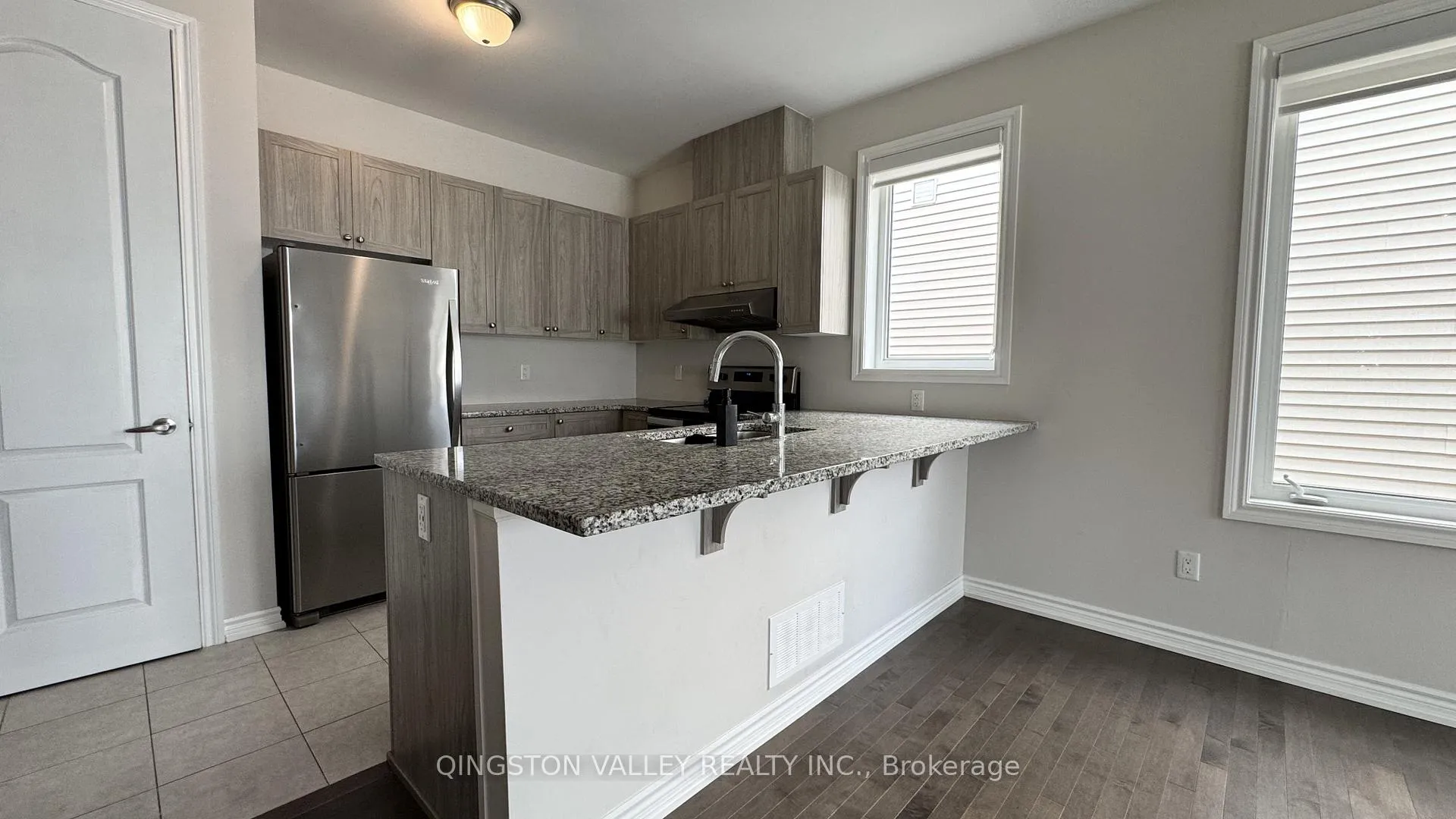 Photo 8 of 820 Horseshoe Falls Way, Ottawa, Barrhaven - Heritage Park — HOMEH