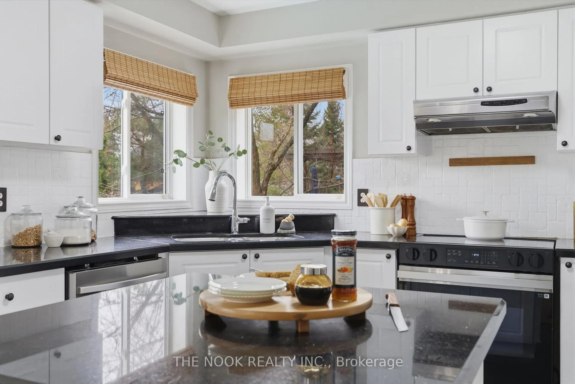 Photo 13 of 22 Selkirk Drive, Whitby, Brooklin — HOMEH