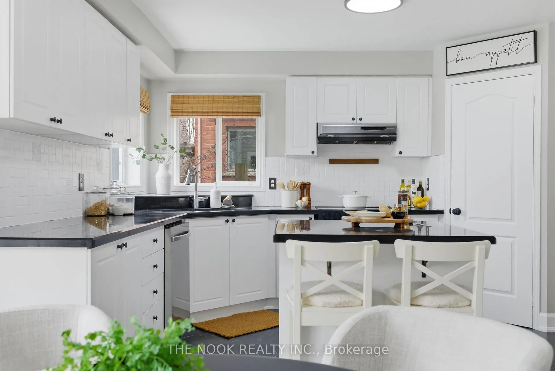 Photo 14 of 22 Selkirk Drive, Whitby, Brooklin — HOMEH