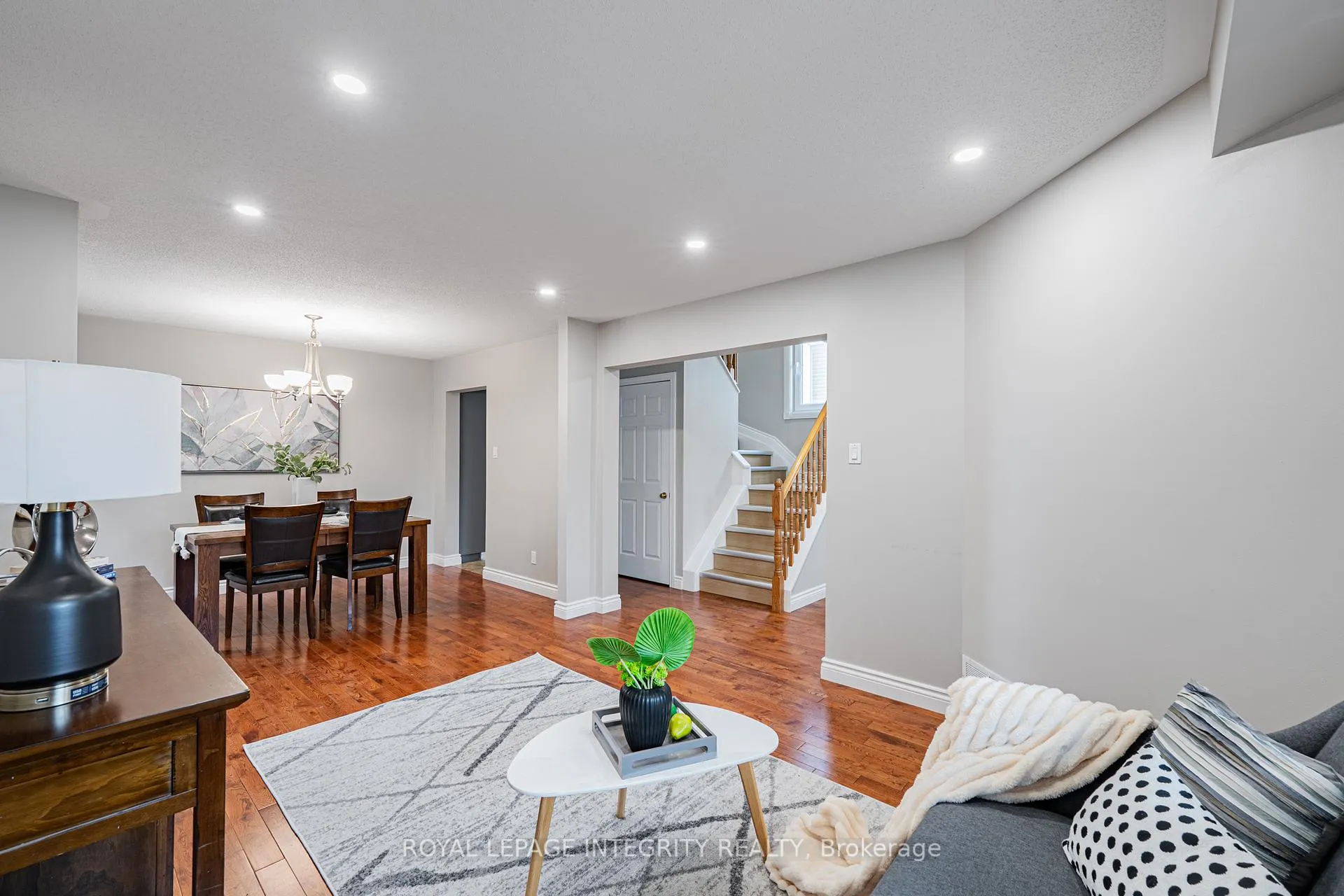 Photo 6 of 21 Queensbury Drive, Ottawa, Barrhaven - Longfields — HOMEH