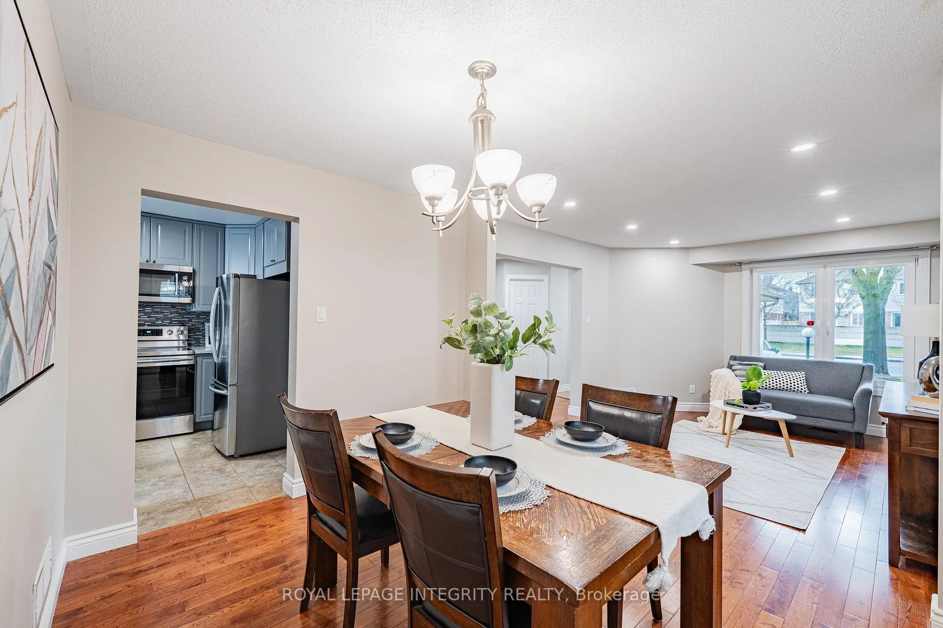 Photo 9 of 21 Queensbury Drive, Ottawa, Barrhaven - Longfields — HOMEH
