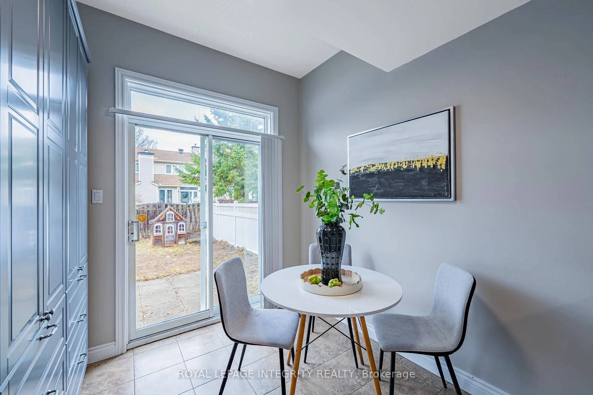 Photo 13 of 21 Queensbury Drive, Ottawa, Barrhaven - Longfields — HOMEH