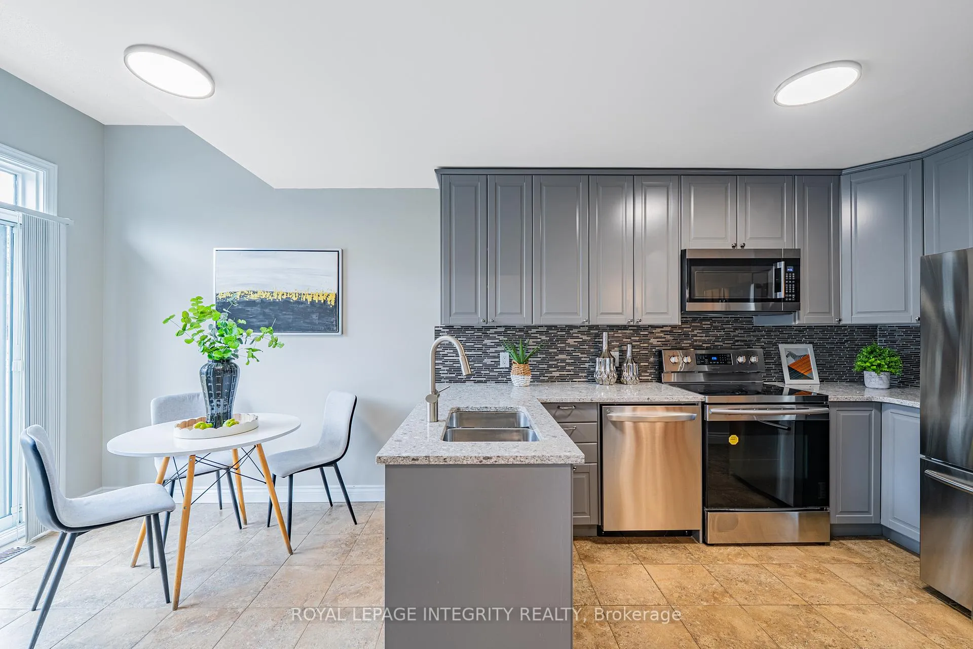 Photo 15 of 21 Queensbury Drive, Ottawa, Barrhaven - Longfields — HOMEH