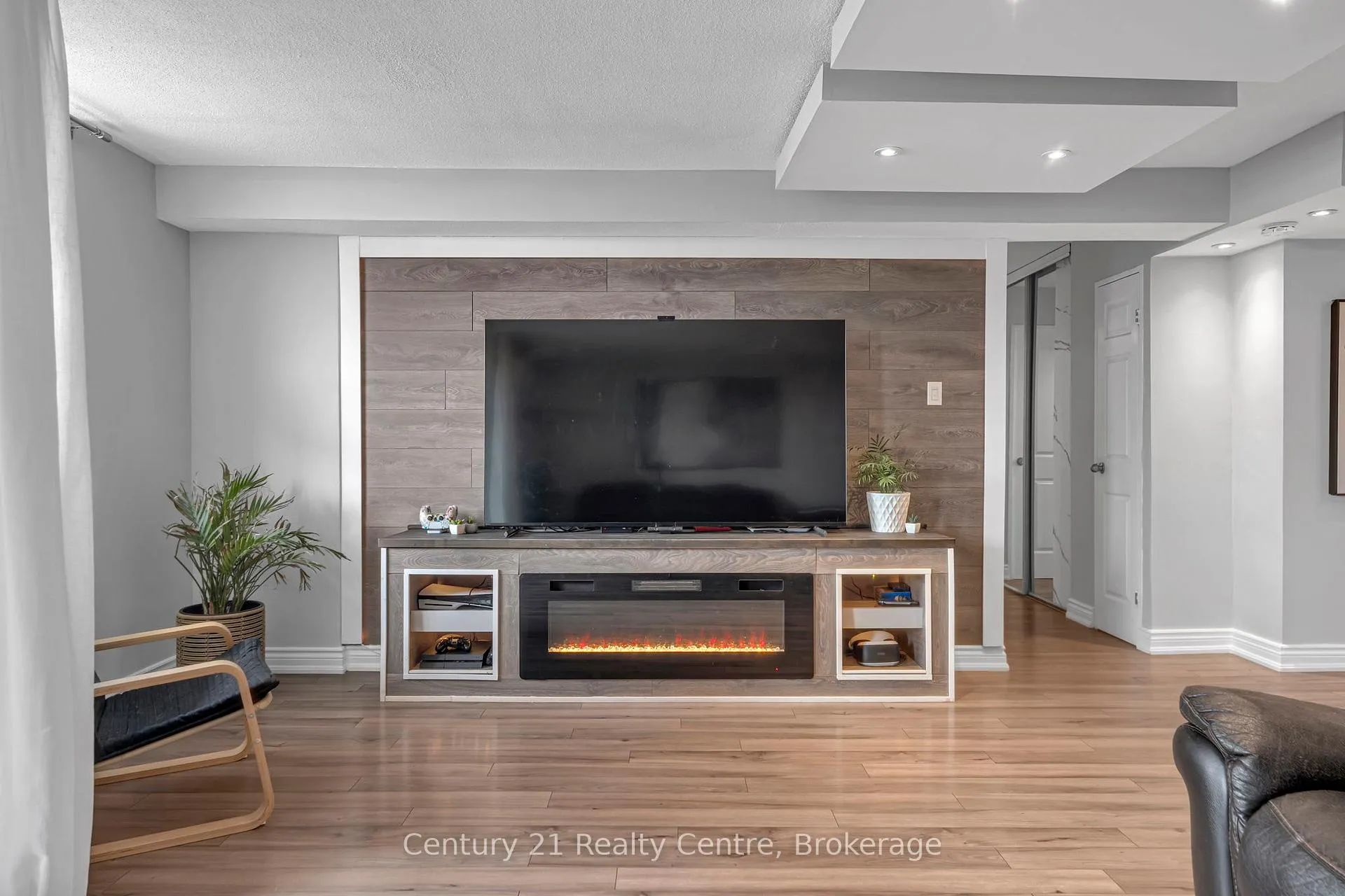 Photo 9 of Unit 509, 1 Royal Orchard Boulevard, Markham, Royal Orchard — HOMEH
