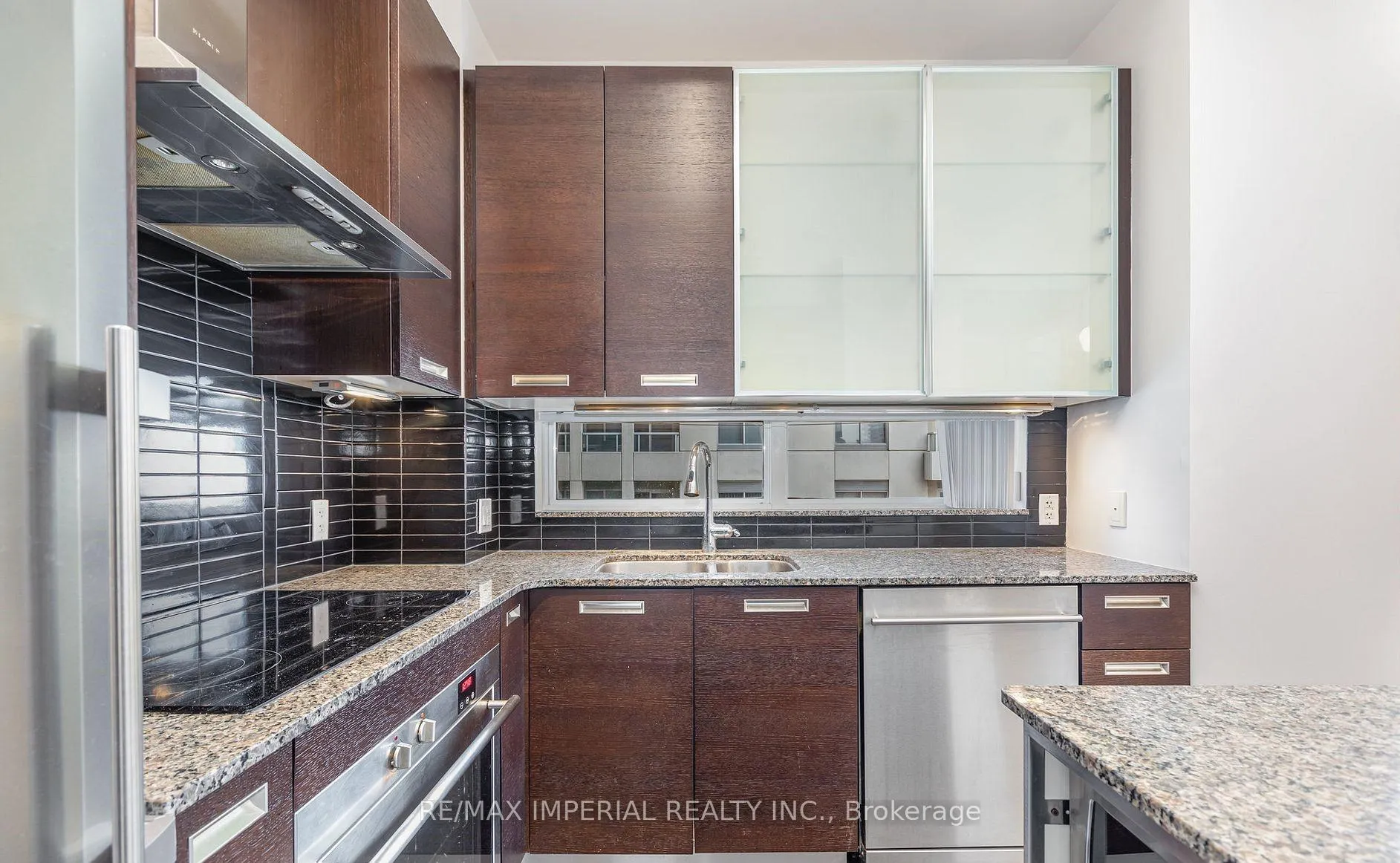 Photo 4 of Unit 2001, 21 Balmuto Street, Toronto, Bay Street Corridor — HOMEH