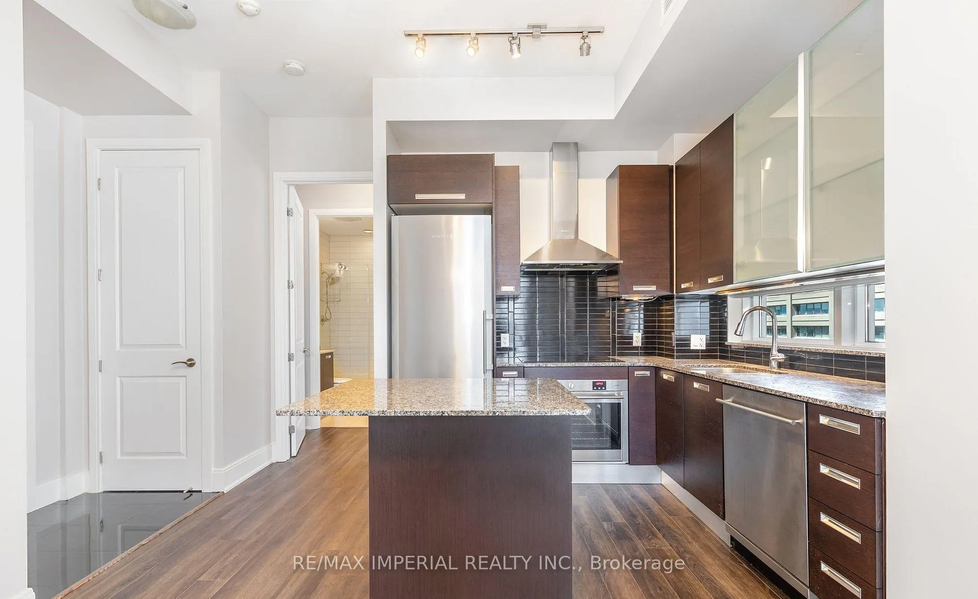 Photo 5 of Unit 2001, 21 Balmuto Street, Toronto, Bay Street Corridor — HOMEH