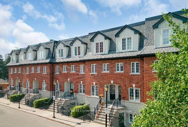 Front of Unit 109, 262 St Helens Avenue