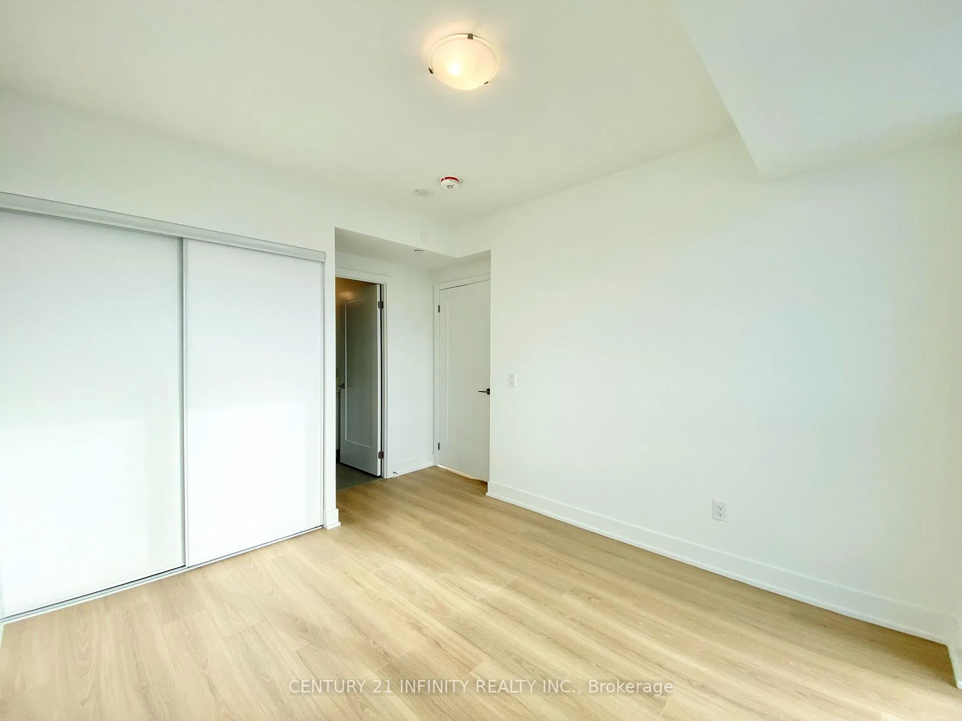 Photo 5 of Unit 2006, 2545 Simcoe Street N, Oshawa, Windfields — HOMEH