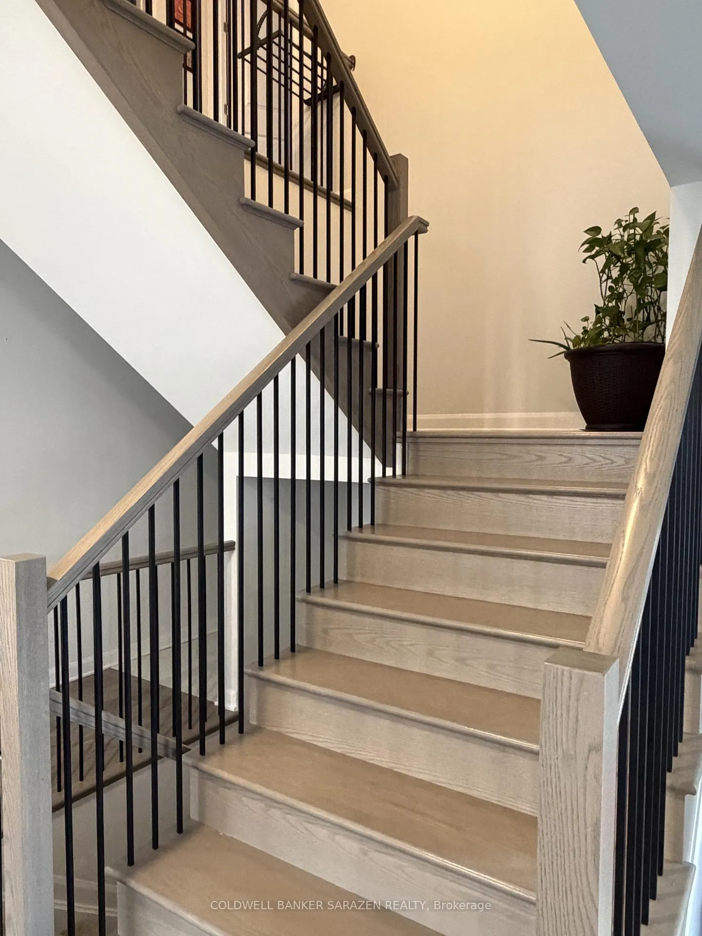 Photo 15 of 523 Anchor Circle W, Ottawa, Mahogany Community — HOMEH