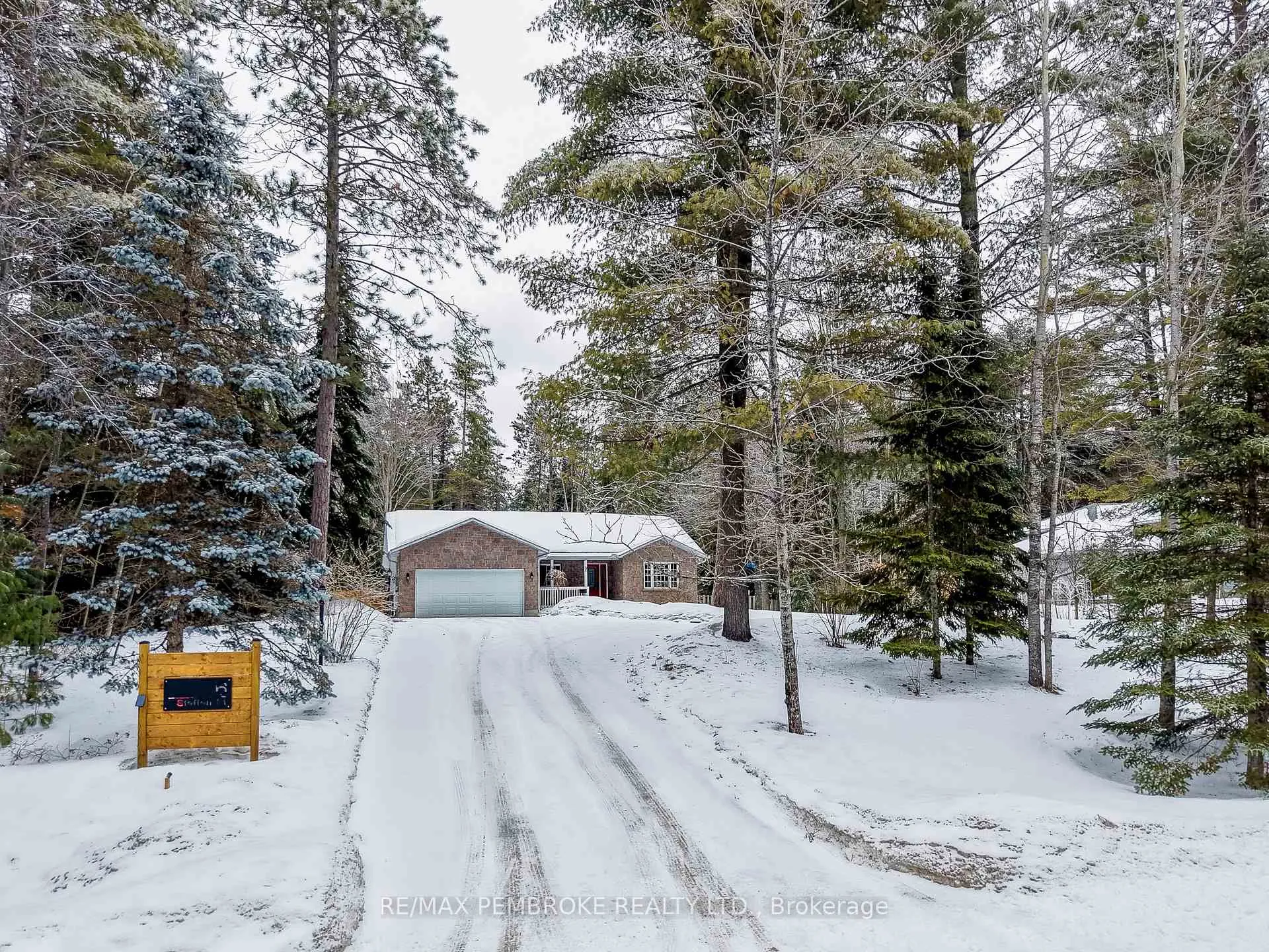 Photo 2 of 6 Steffen Street, Petawawa — HOMEH
