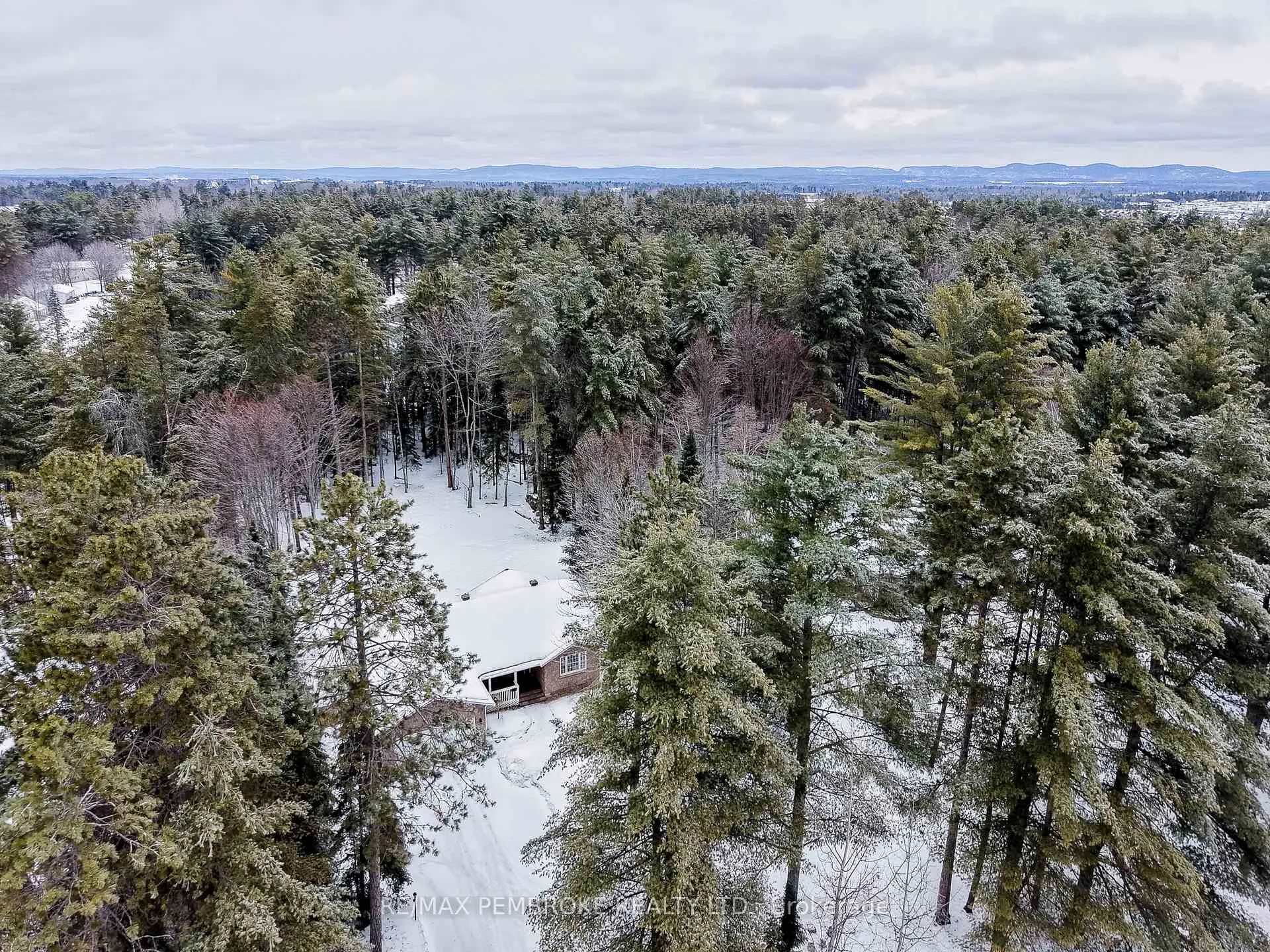 Photo 4 of 6 Steffen Street, Petawawa — HOMEH