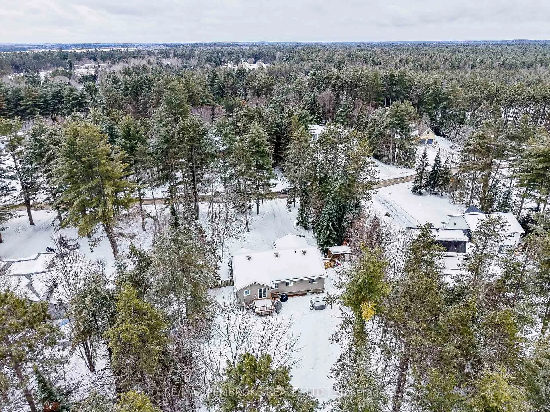 Photo 5 of 6 Steffen Street, Petawawa — HOMEH