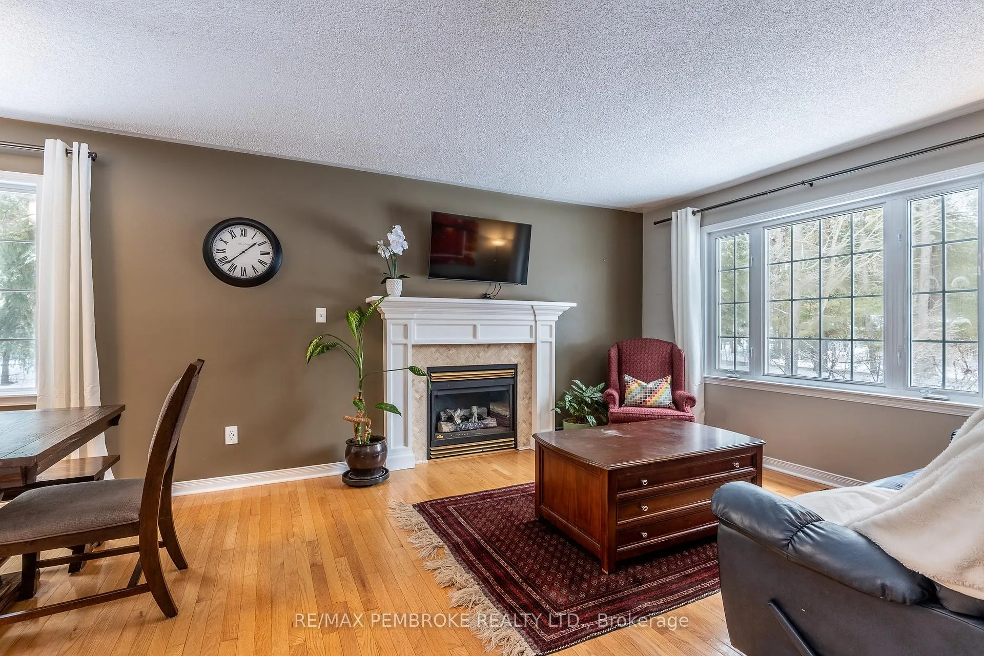Photo 8 of 6 Steffen Street, Petawawa — HOMEH