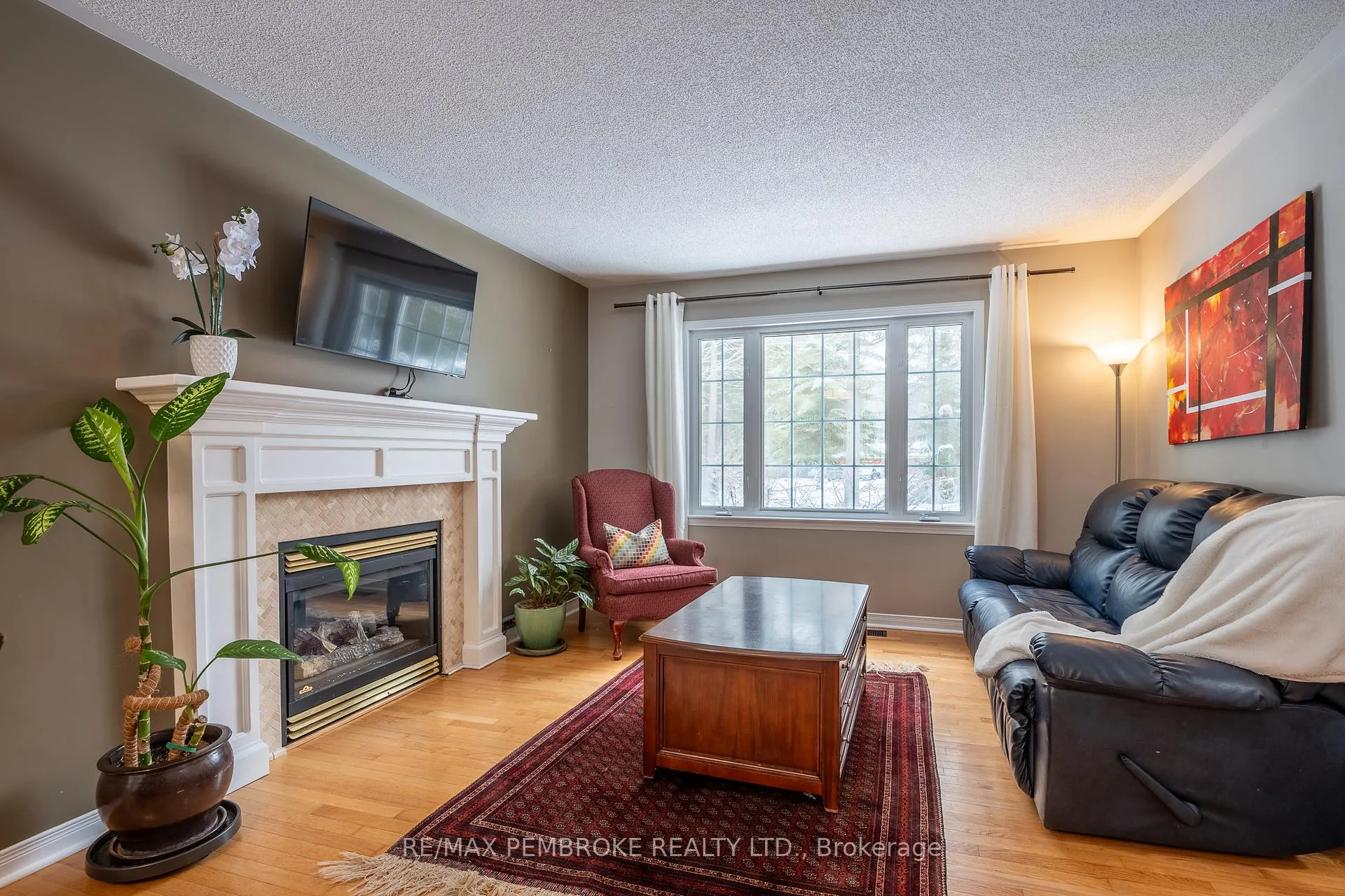 Photo 9 of 6 Steffen Street, Petawawa — HOMEH