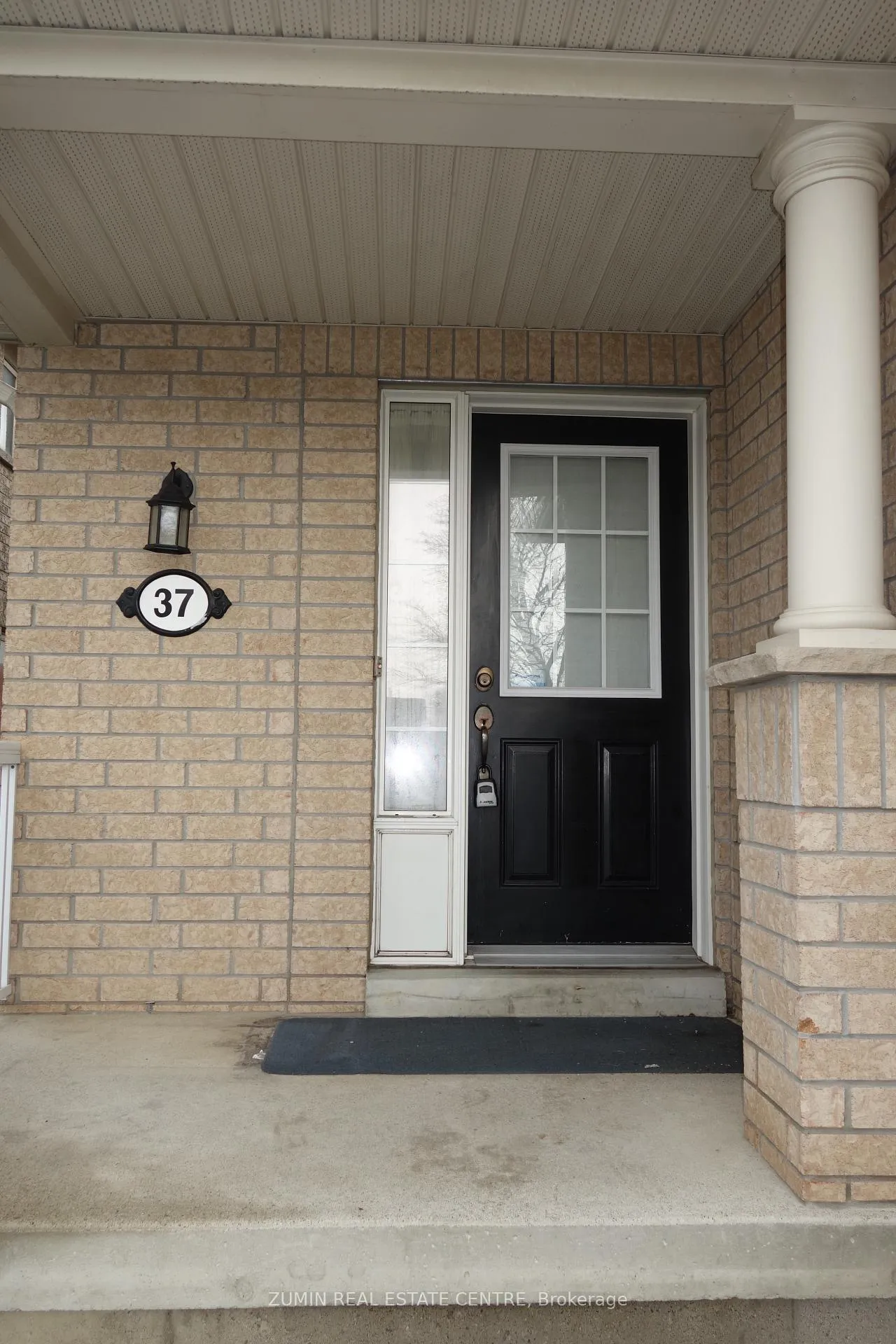 Photo 2 of 37 Kintyre Street, Brampton, Heart Lake West — HOMEH