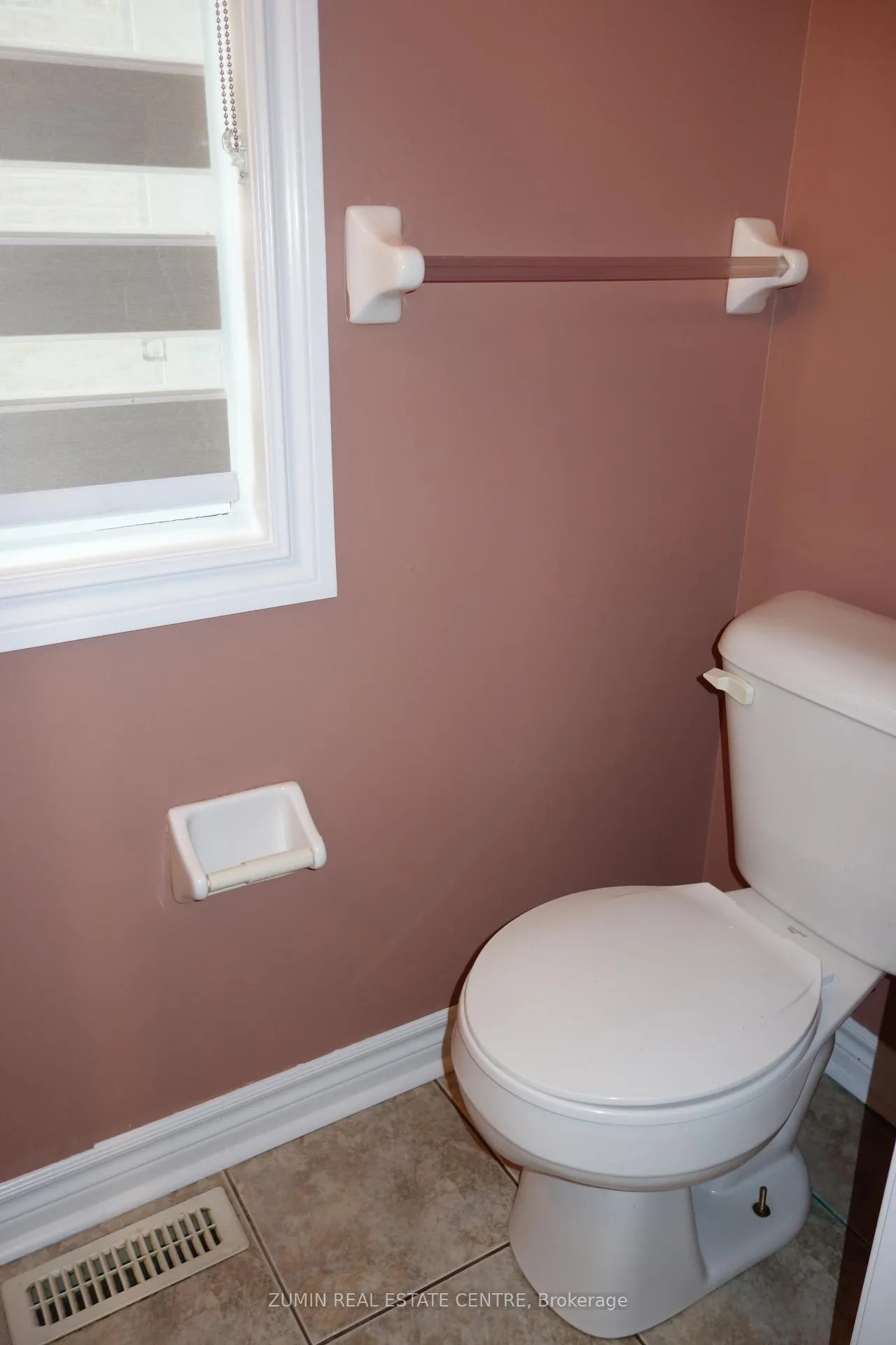 Photo 7 of 37 Kintyre Street, Brampton, Heart Lake West — HOMEH